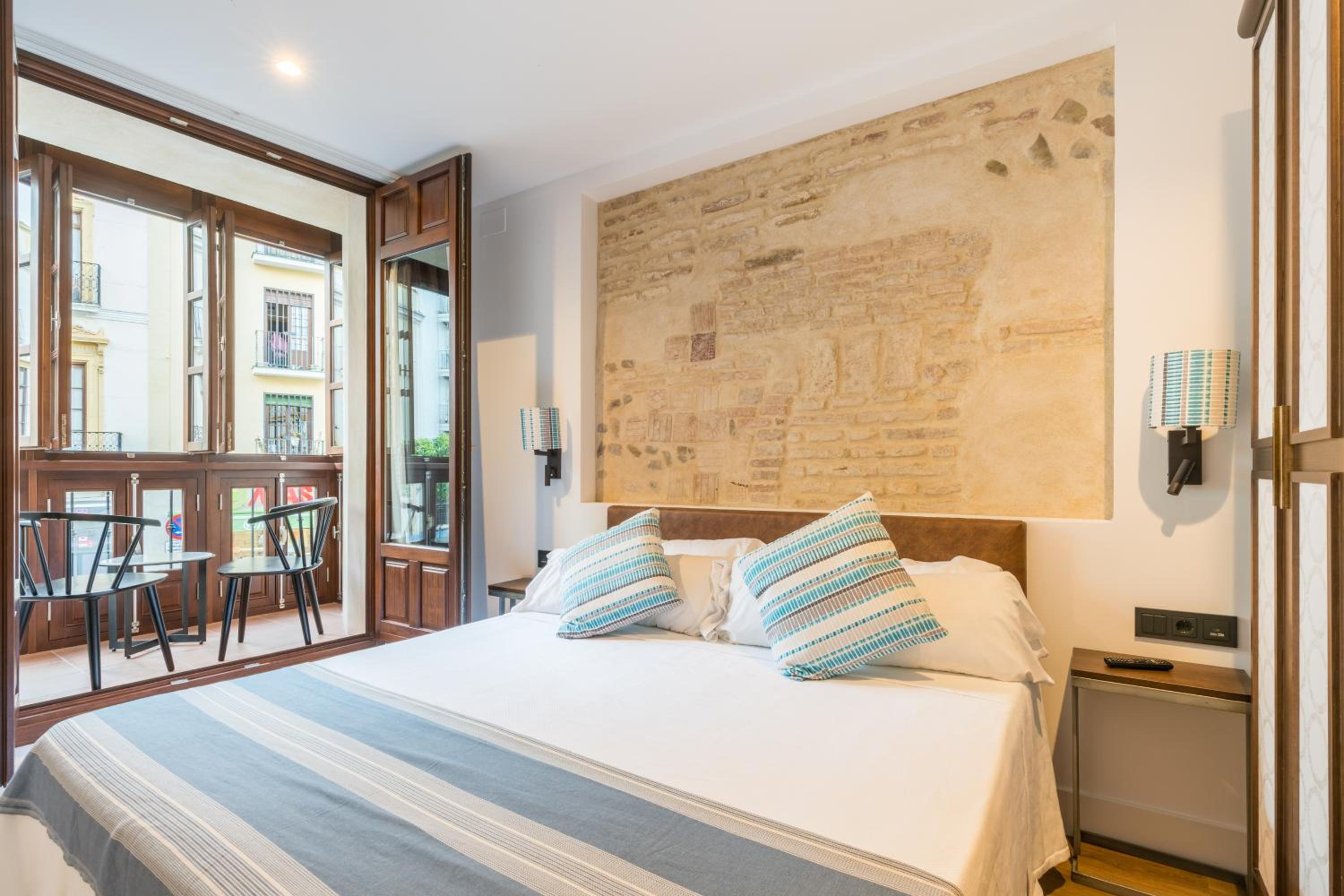 Suite with Balcony - Photo 10