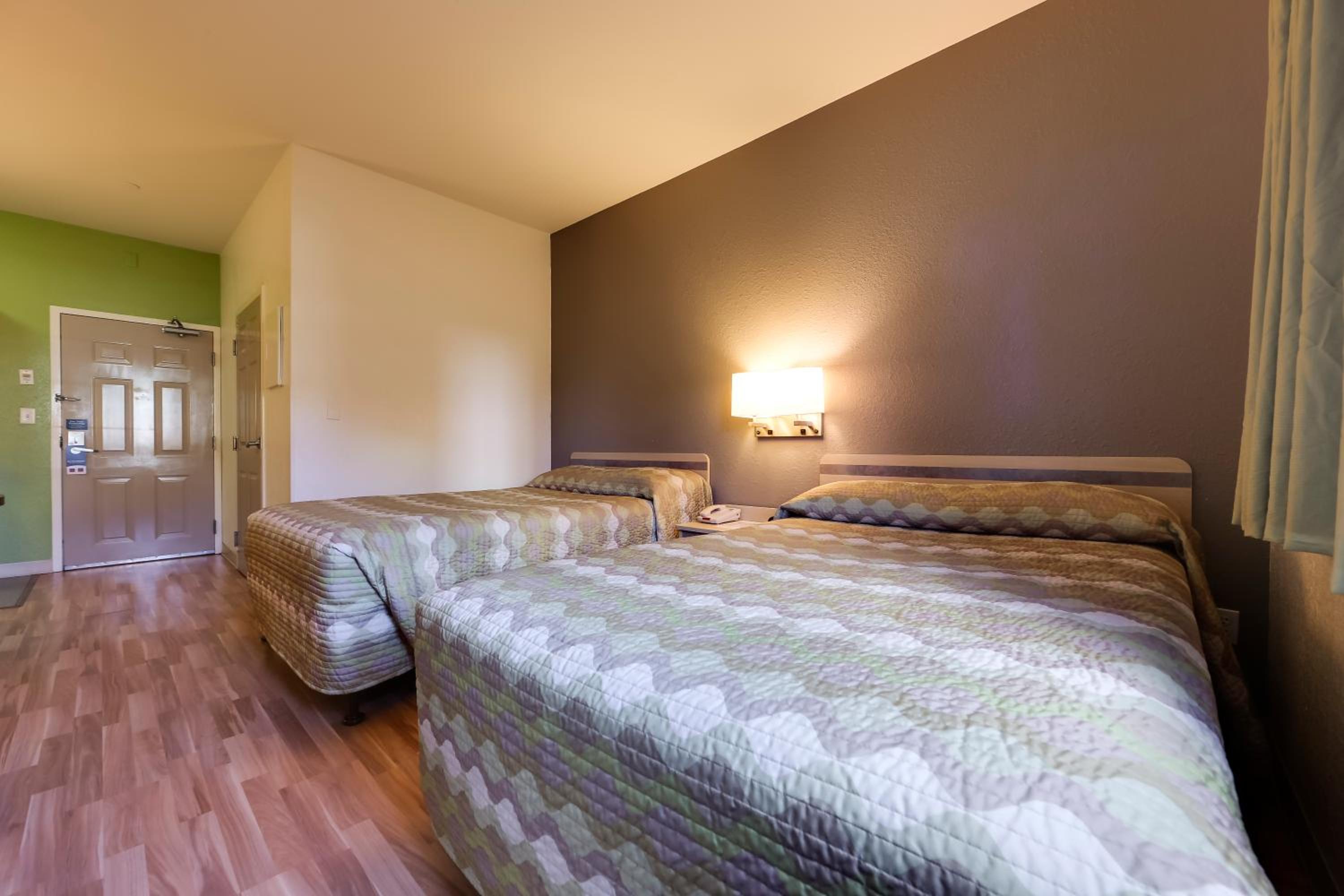 Quadruple Room - Non-Smoking - Photo 7