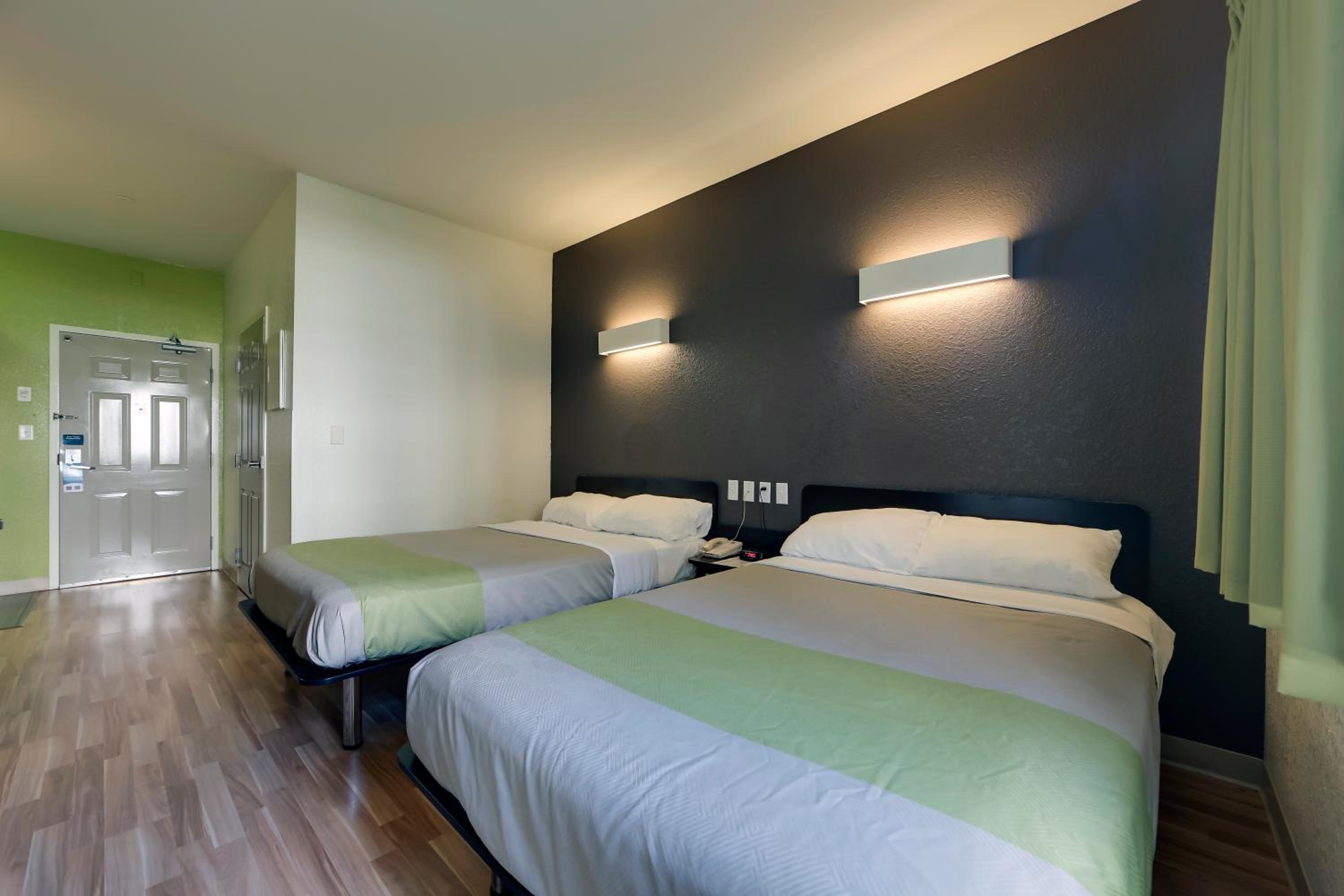 Quadruple Room - Non-Smoking - Photo 8