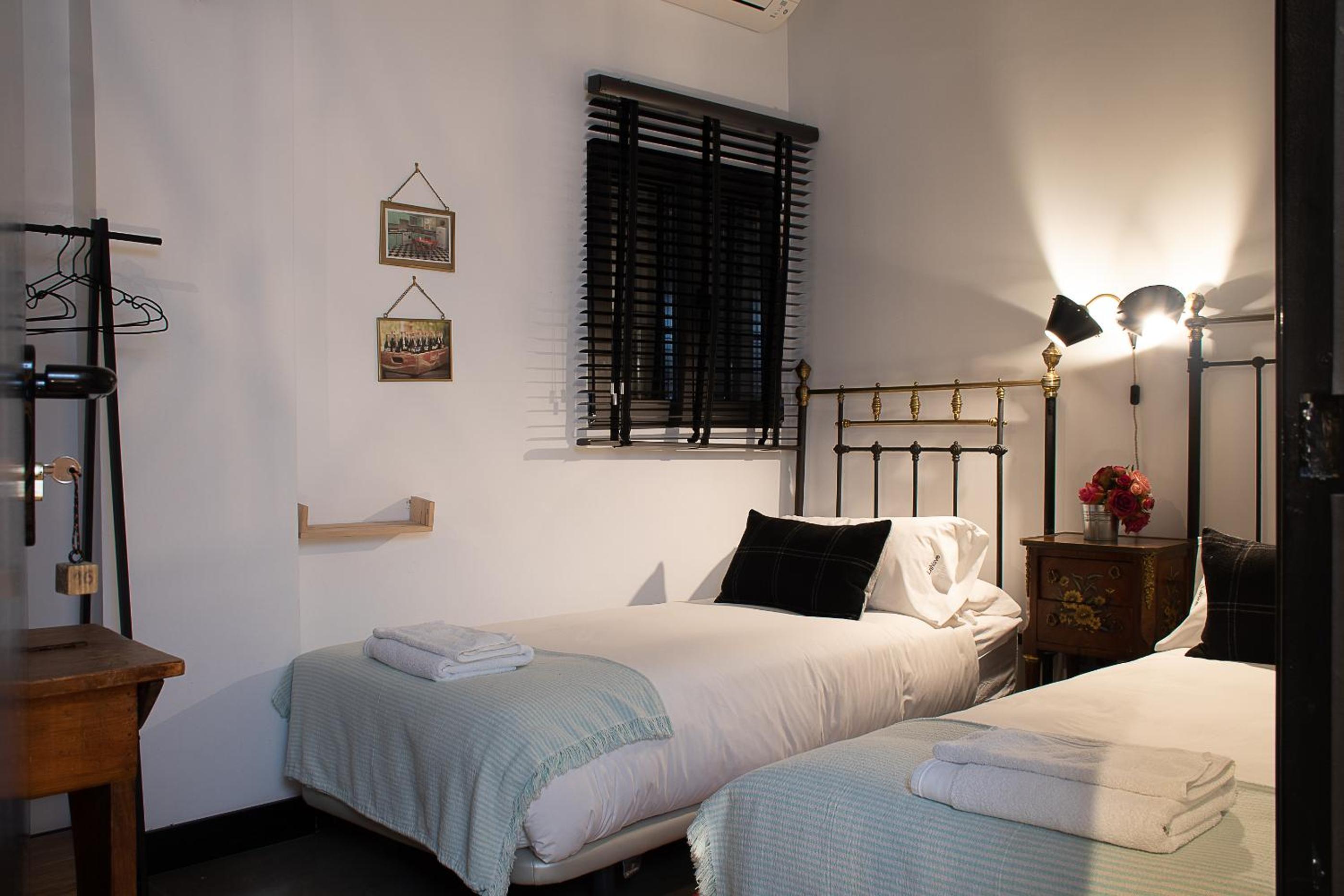 Twin Room with Private Bathroom photo 3