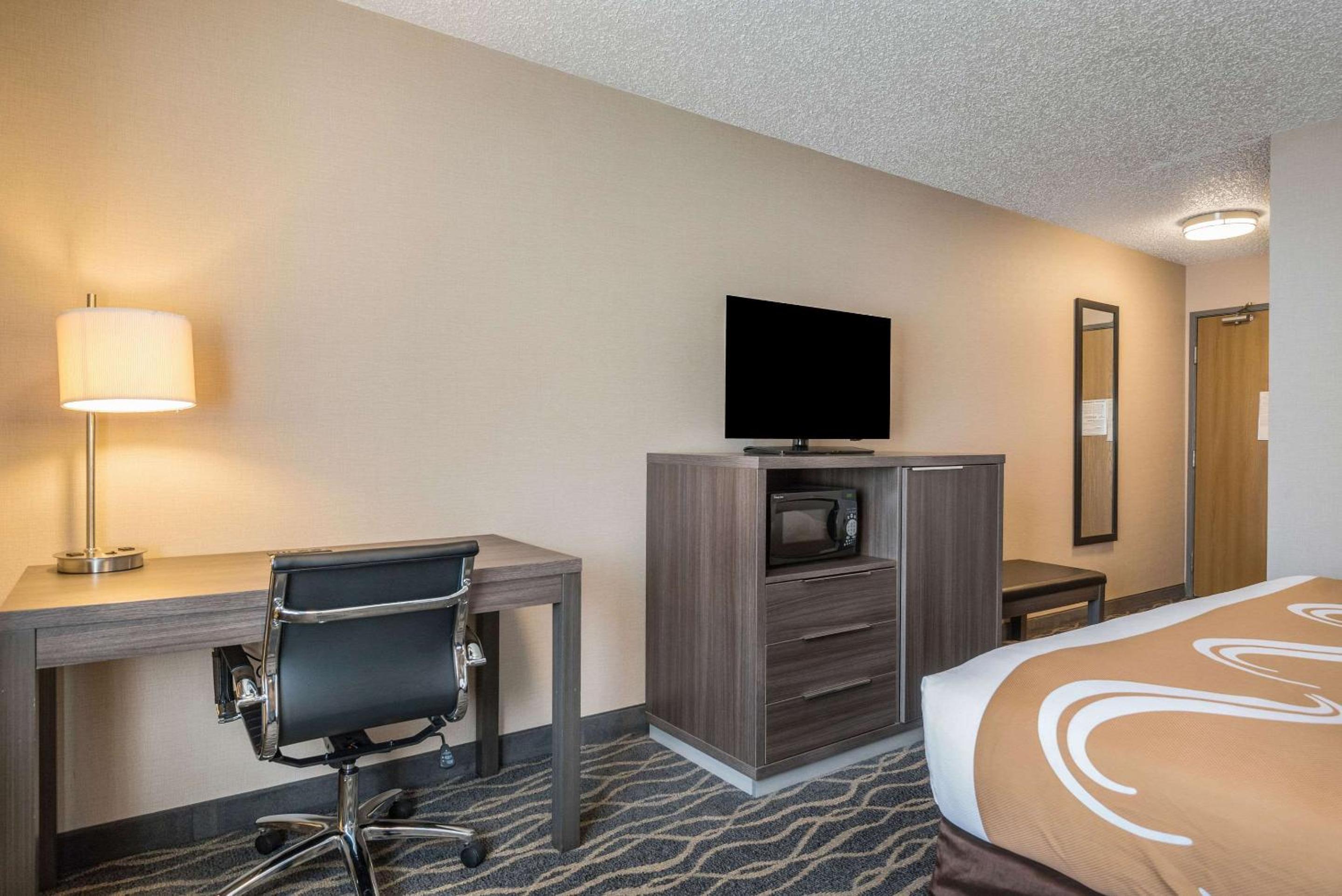 King Room - Non-Smoking - Photo 3
