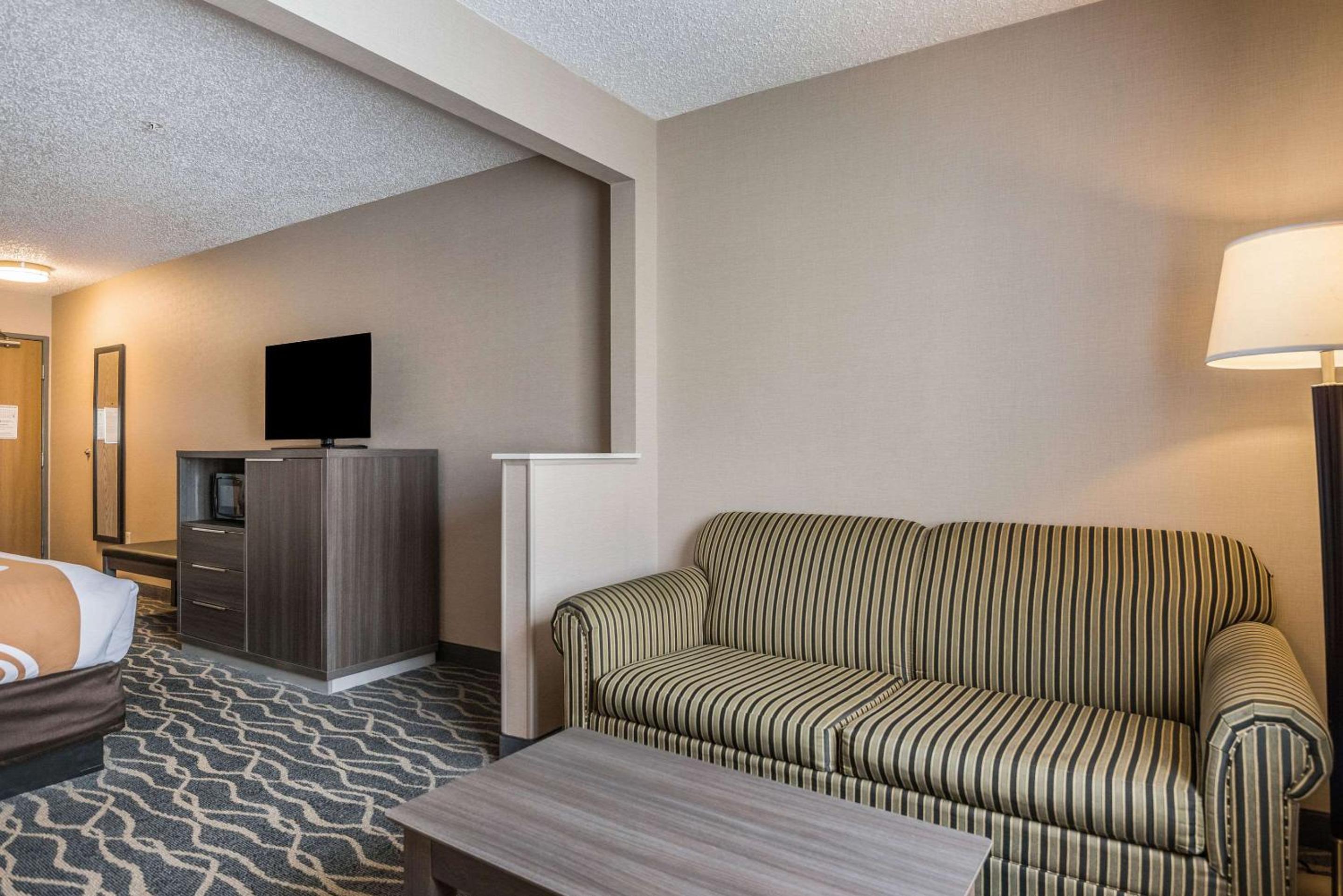 King Suite with Sofa Bed - Photo 4