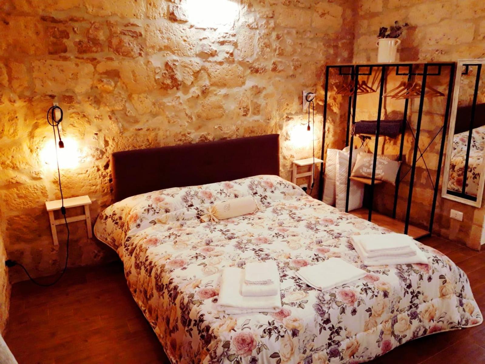 Deluxe Room - Photo 17