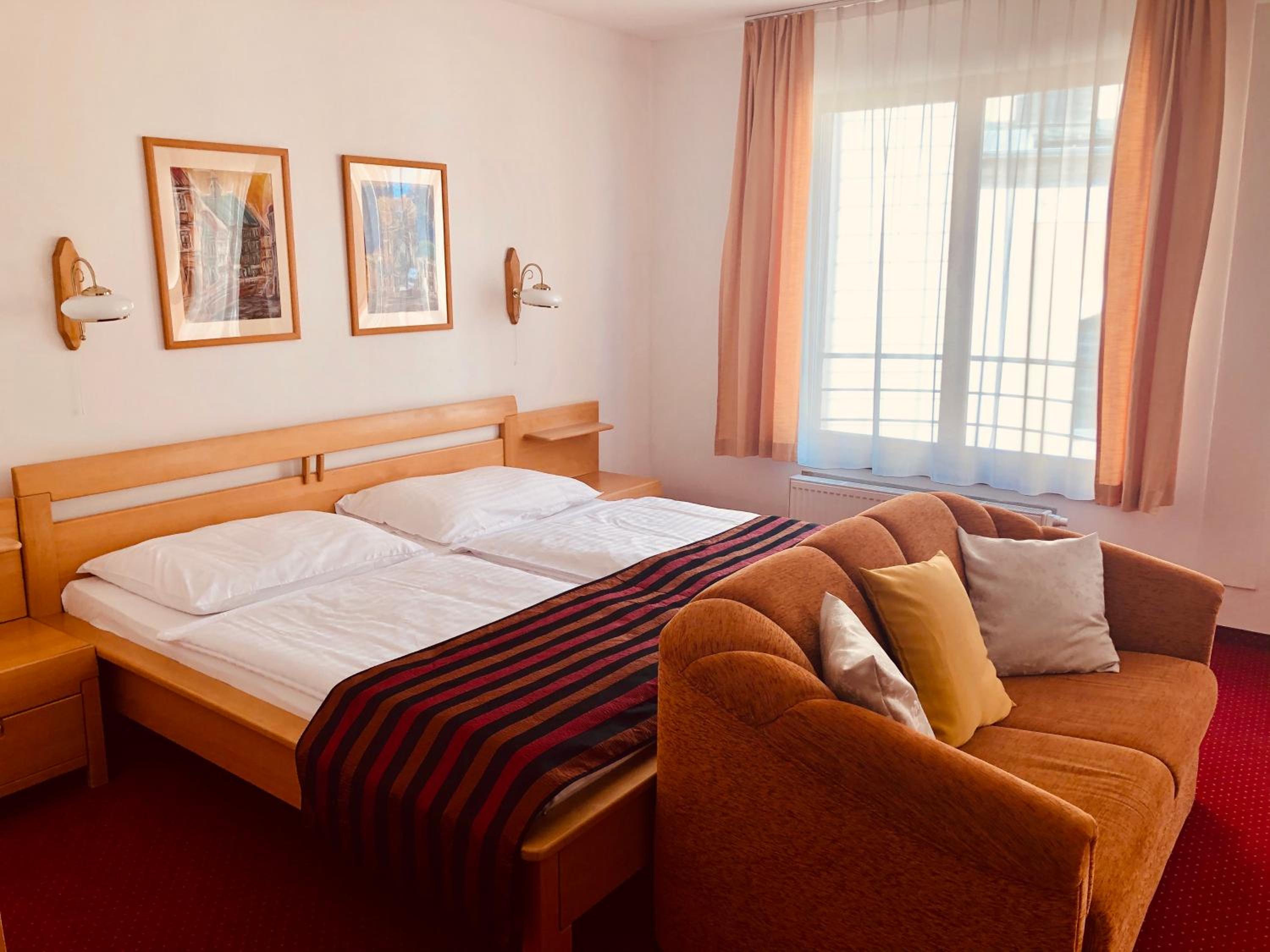 Standard Double Room with 2 Extra Beds - Photo 25