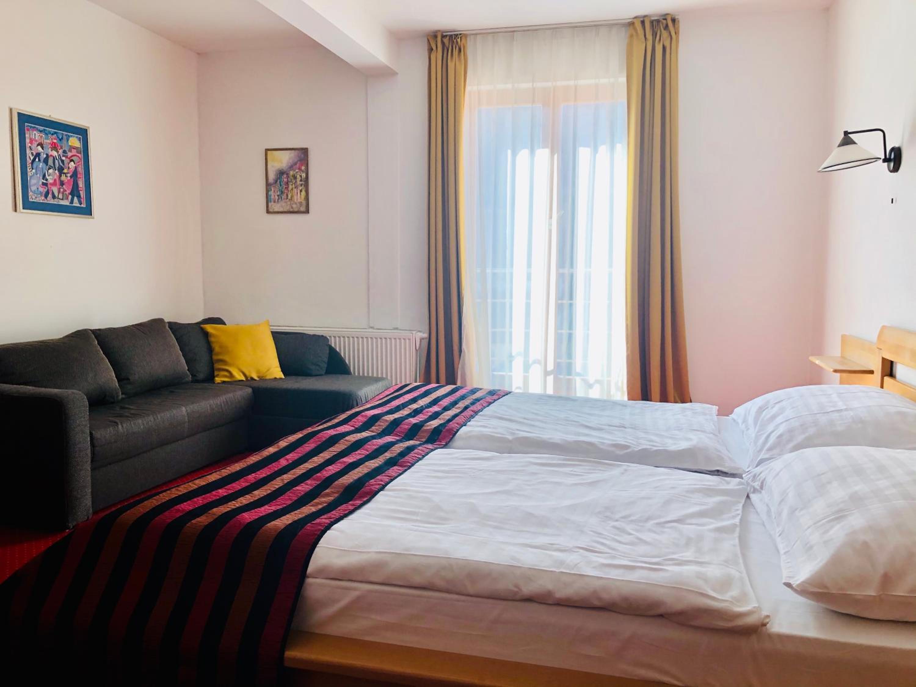 Standard Double Room with 2 Extra Beds - Photo 31