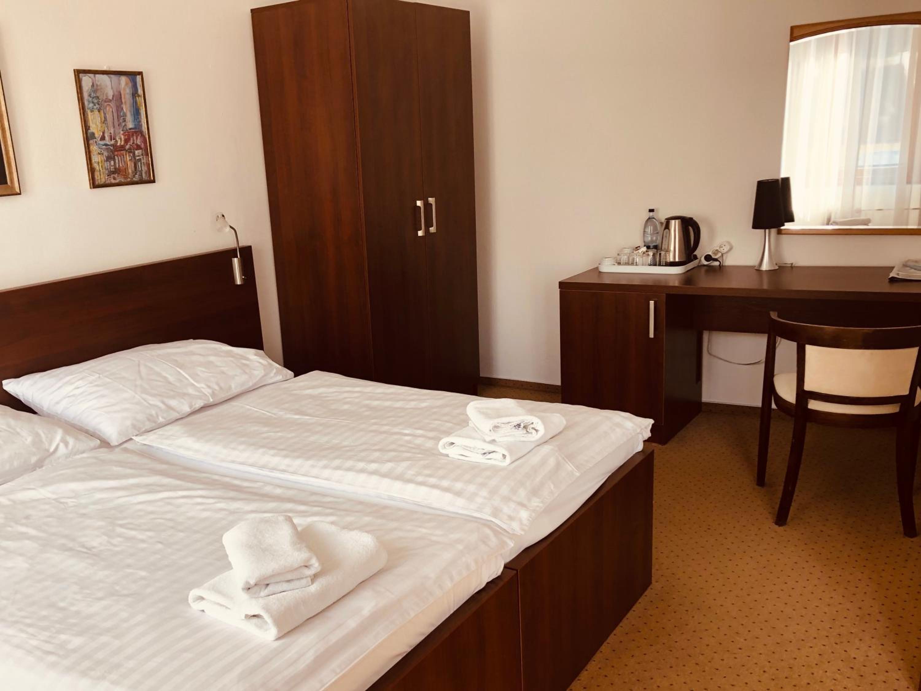 Standard Double Room with 2 Extra Beds - Photo 33