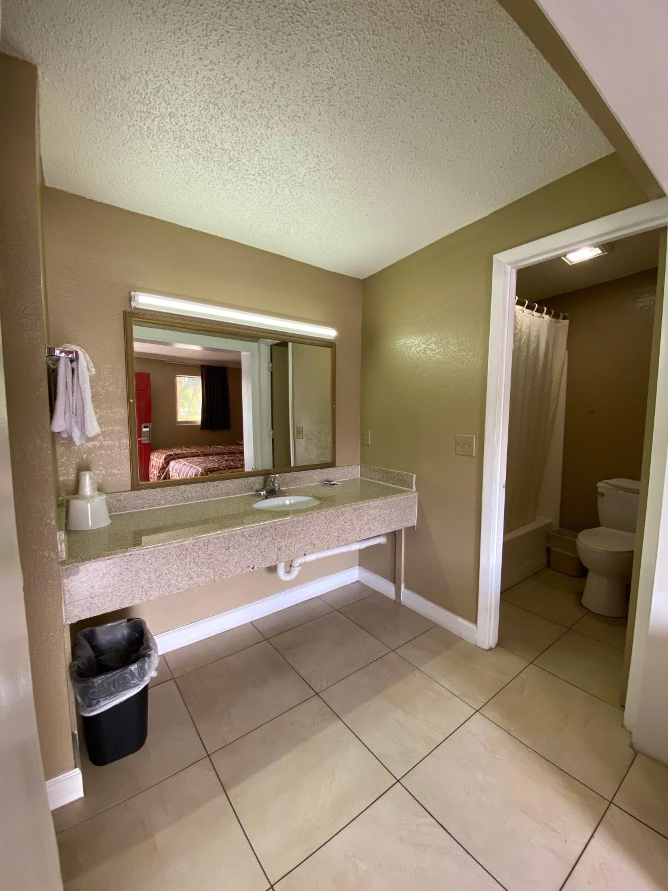 Double Room with Two Double Beds - Non-Smoking photo 2