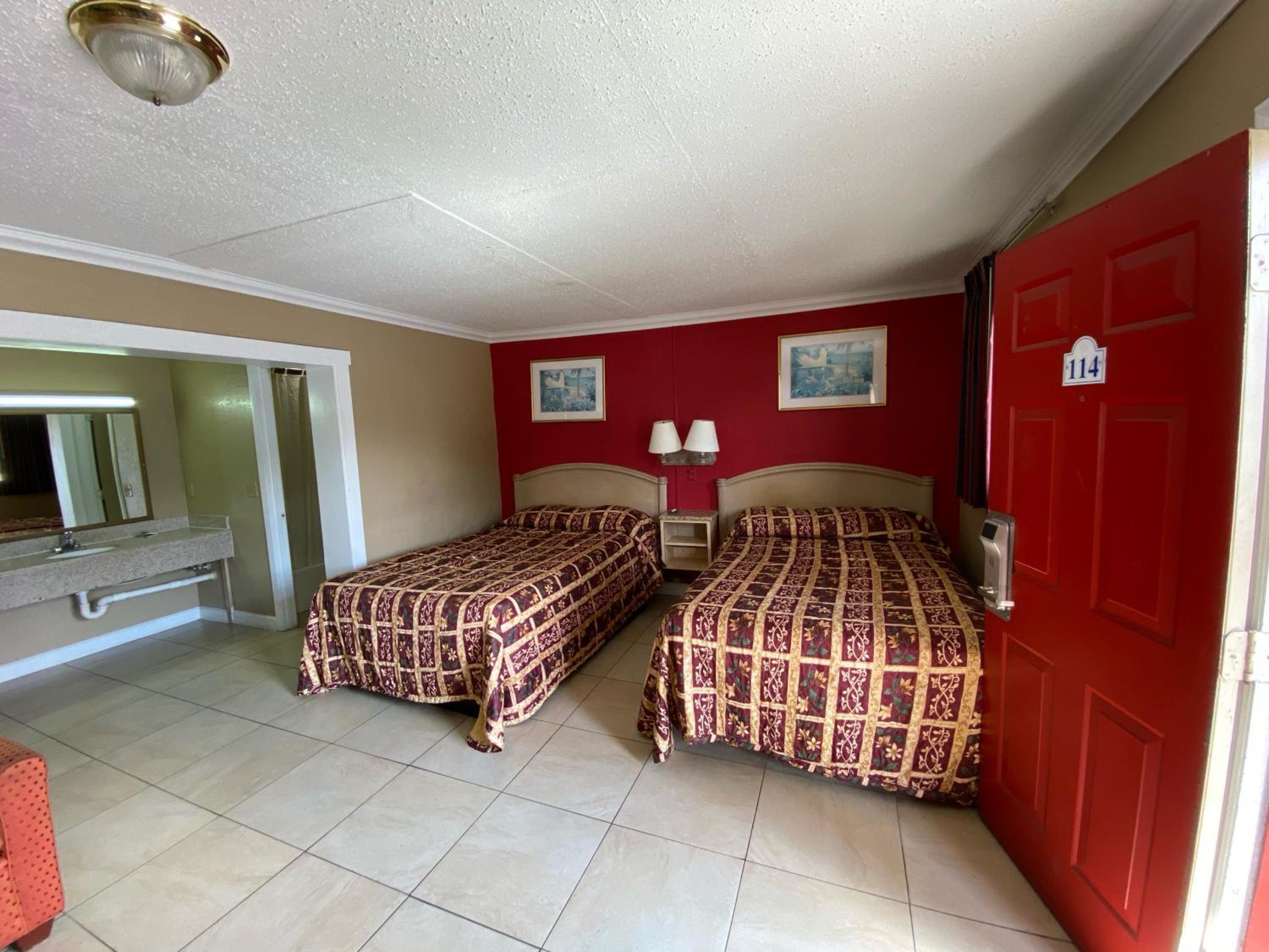 Double Room with Two Double Beds - Non-Smoking photo 3