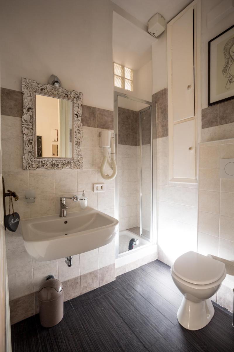 Economy Double Room with Private External Bathroom photo 2