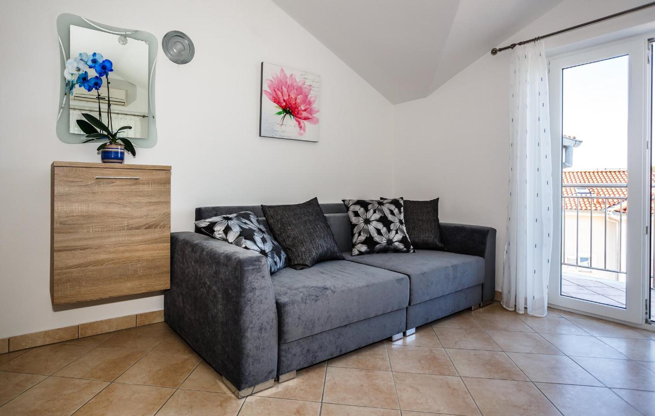 One-Bedroom Apartment with Sea View and Balcony