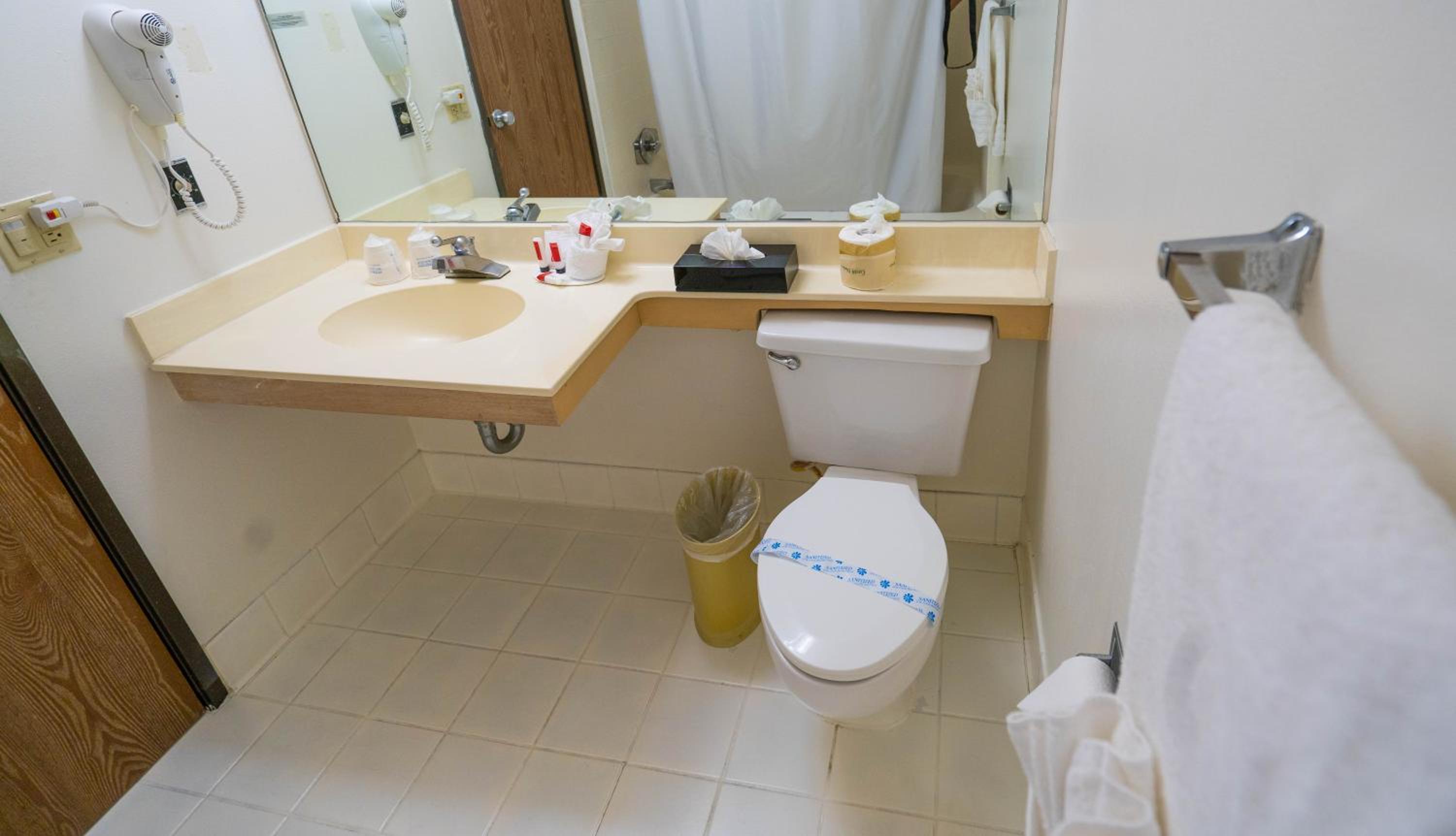 Deluxe Queen Room with Two Queen Beds - Non-Smoking