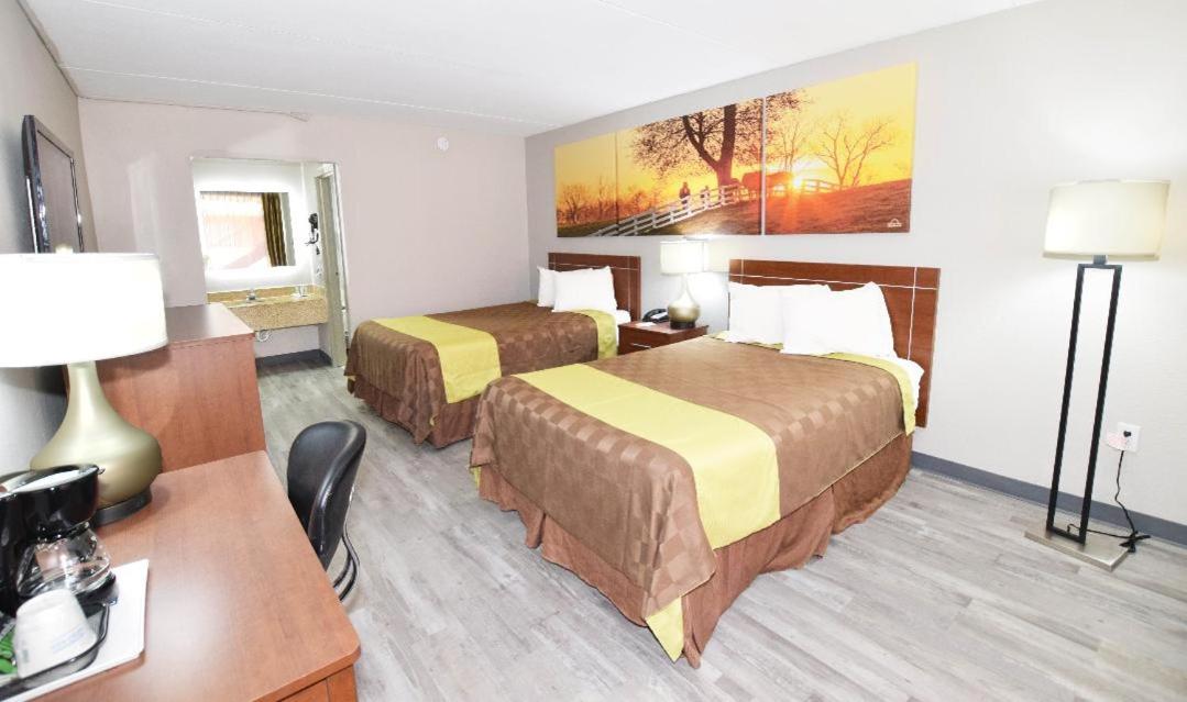 Double Room with Two Double Beds and Courtyard View - Non-Smoking photo 1