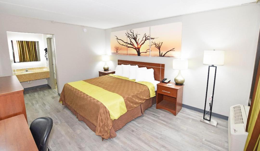 King Room with Courtyard View - Non-Smoking photo 1