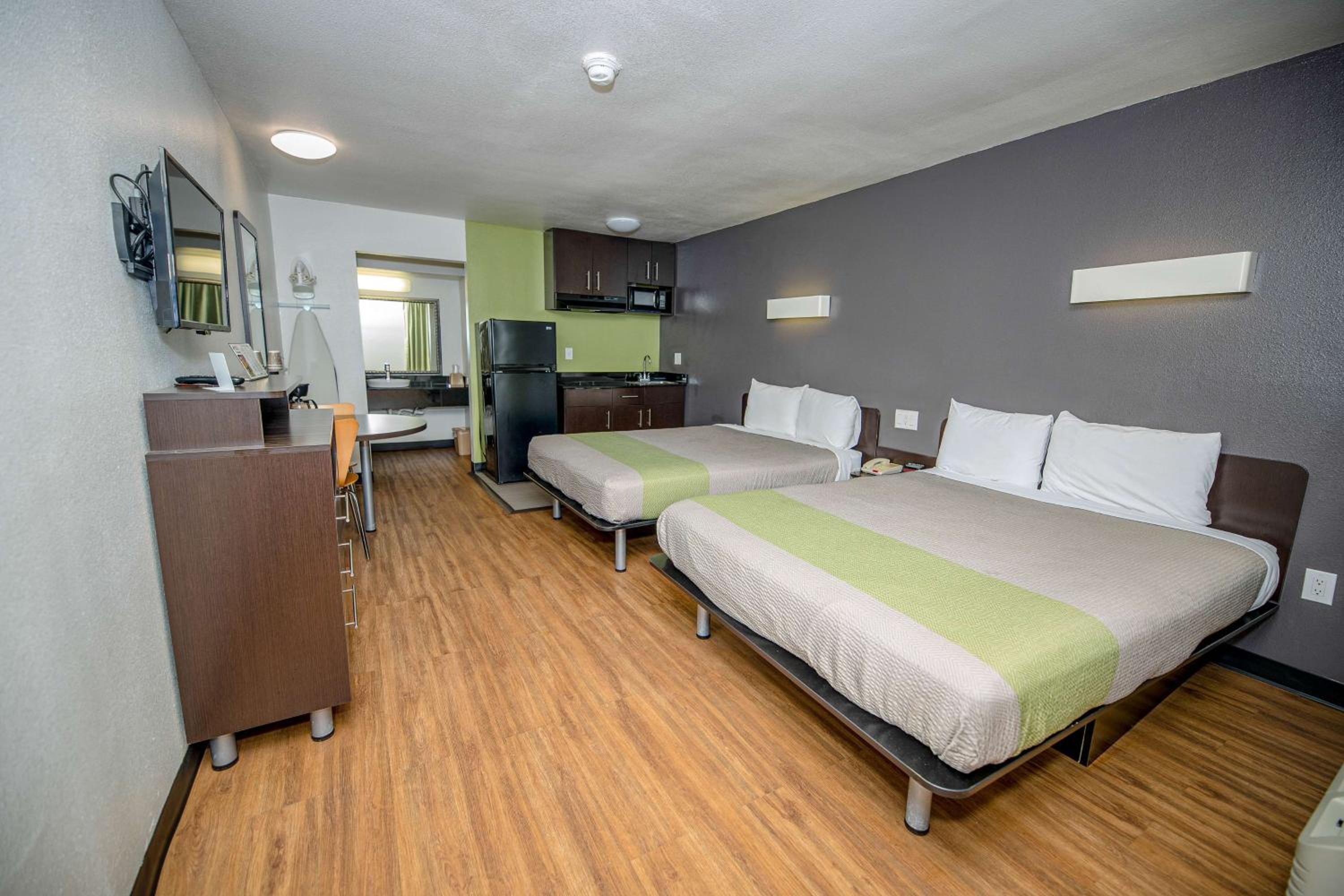 Queen Room with Two Queen Beds - Non-Smoking - Photo 1