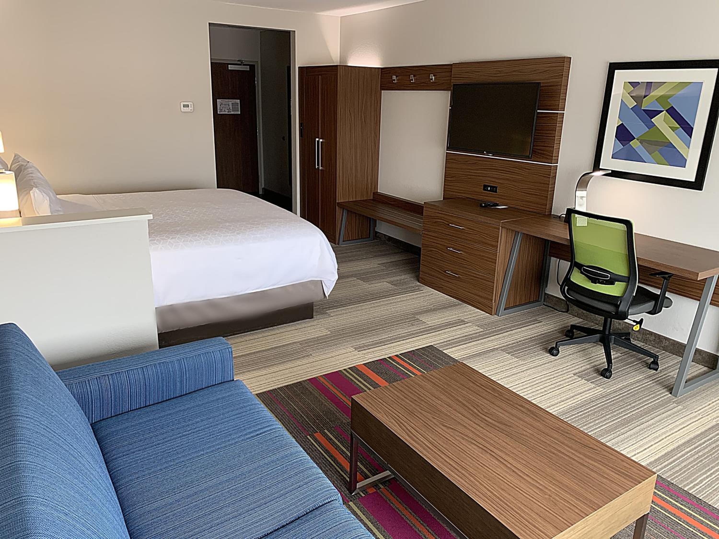 King Suite with Sofa Bed - Communications Accessible