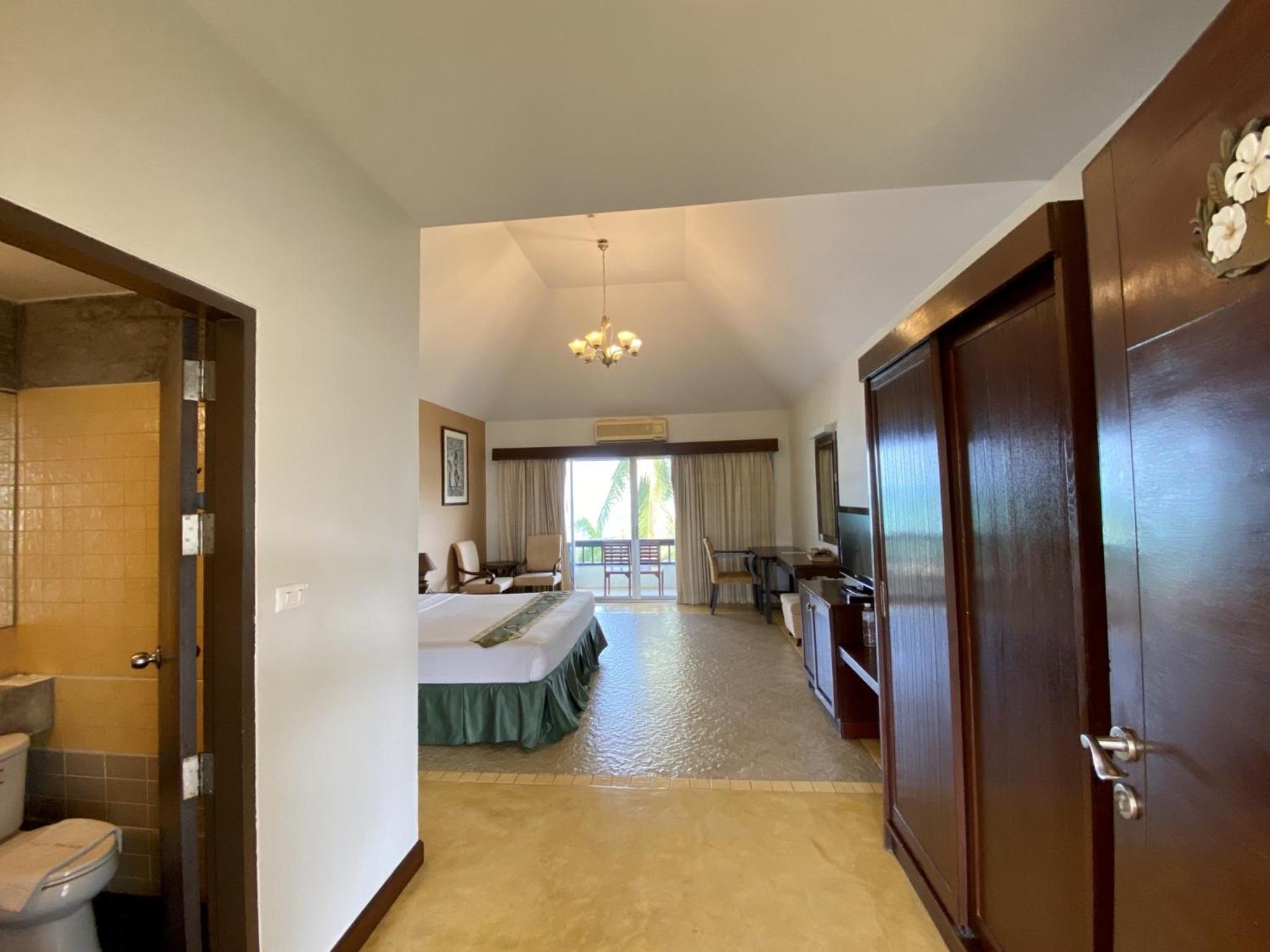 Deluxe Double or Twin Room with Sea View photo 3