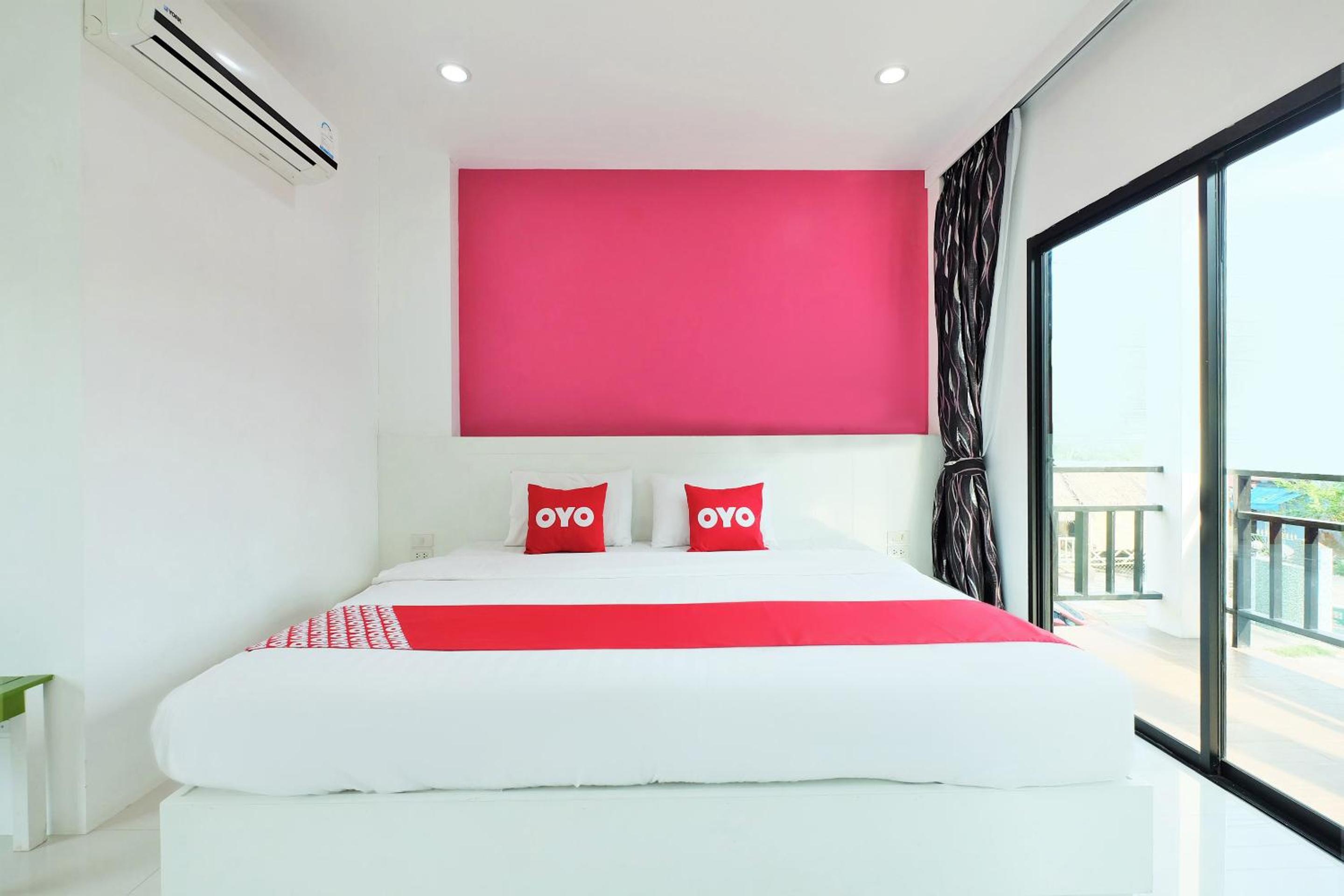 Double Room with Pool View photo 3