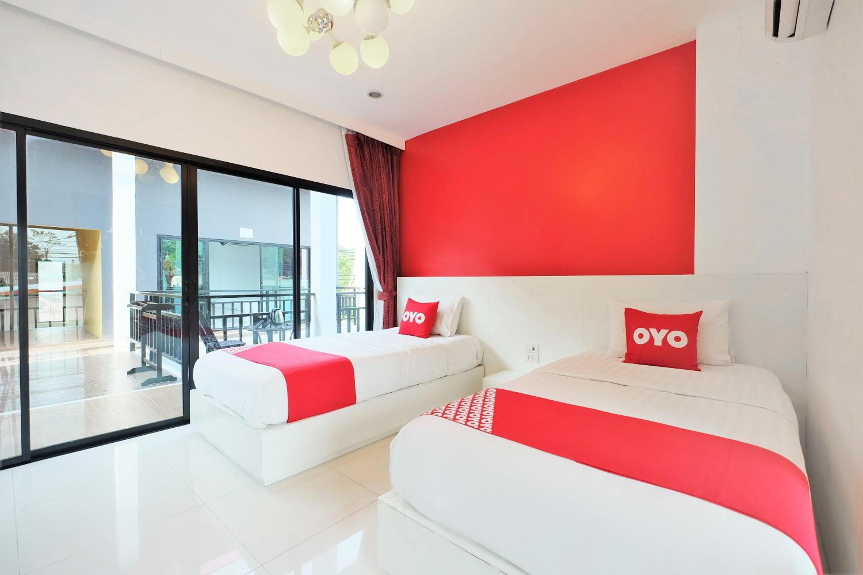 Twin Room with Pool View photo 1