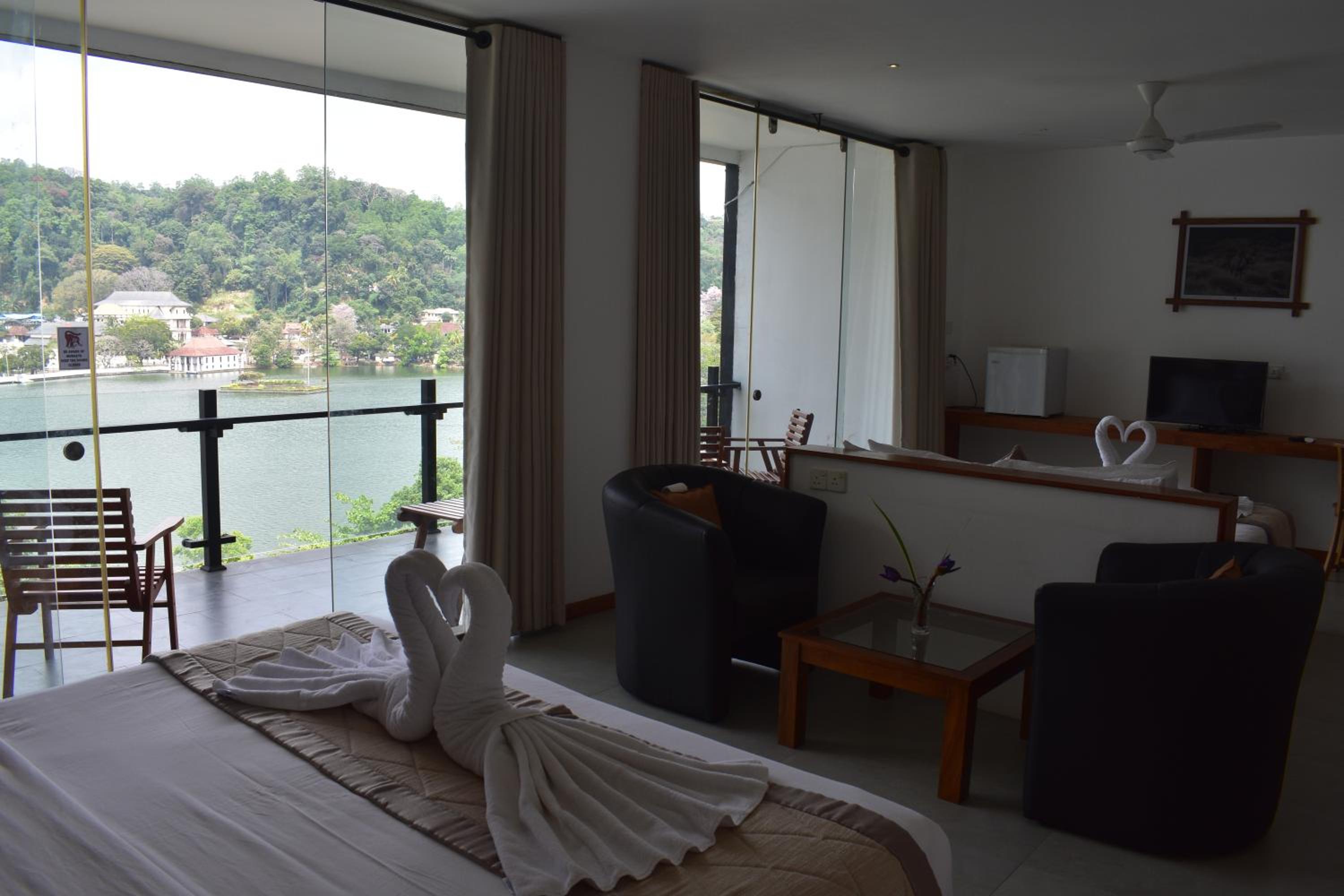 Suite with Lake View photo 1