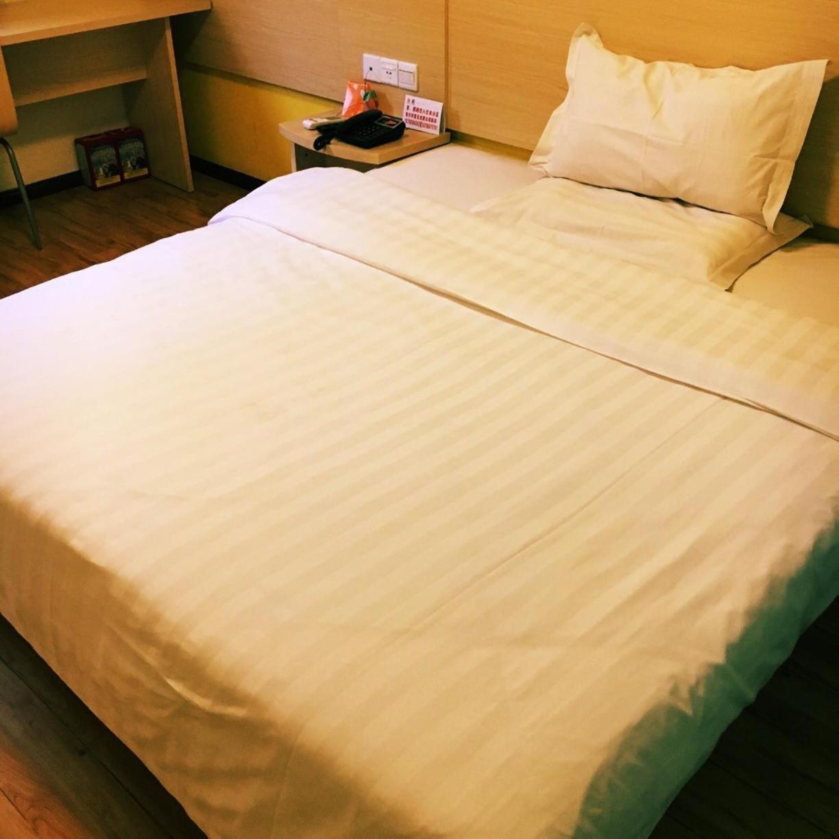 Comfortable Queen Room photo 1