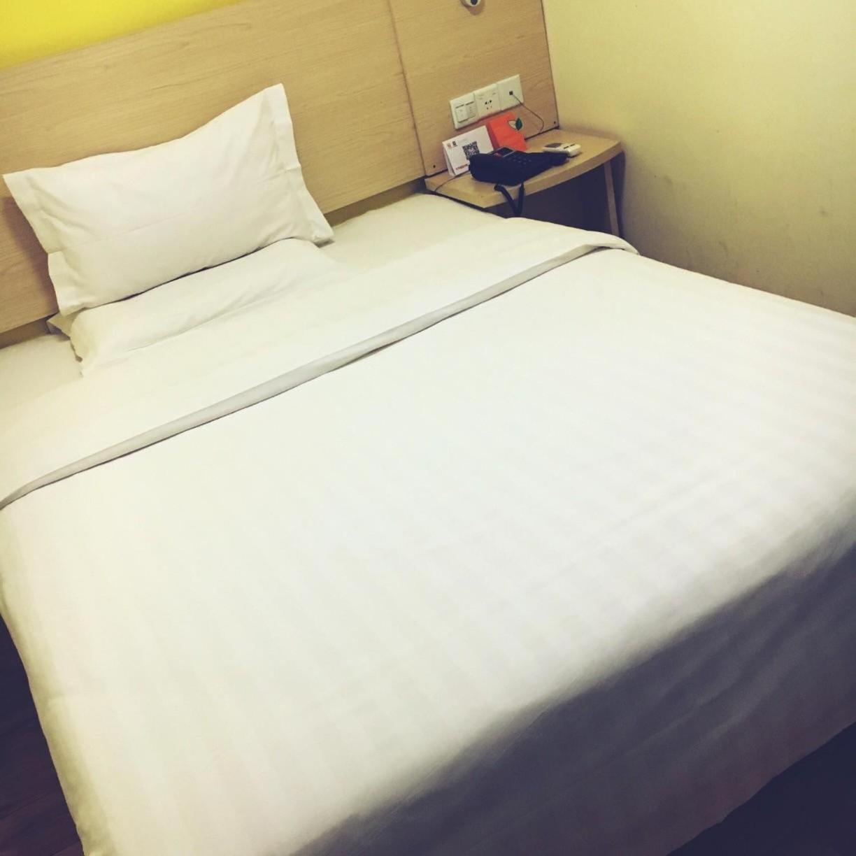 Comfortable Queen Room photo 2