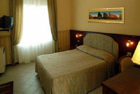 Double or Twin Room - Photo 5
