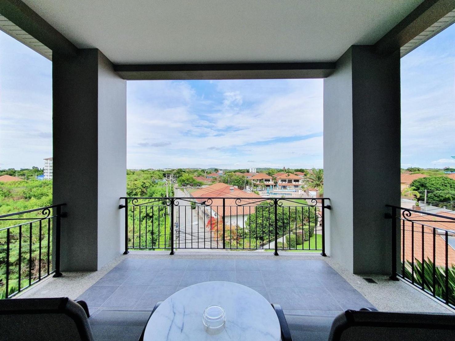 Deluxe Balcony - Photo 2