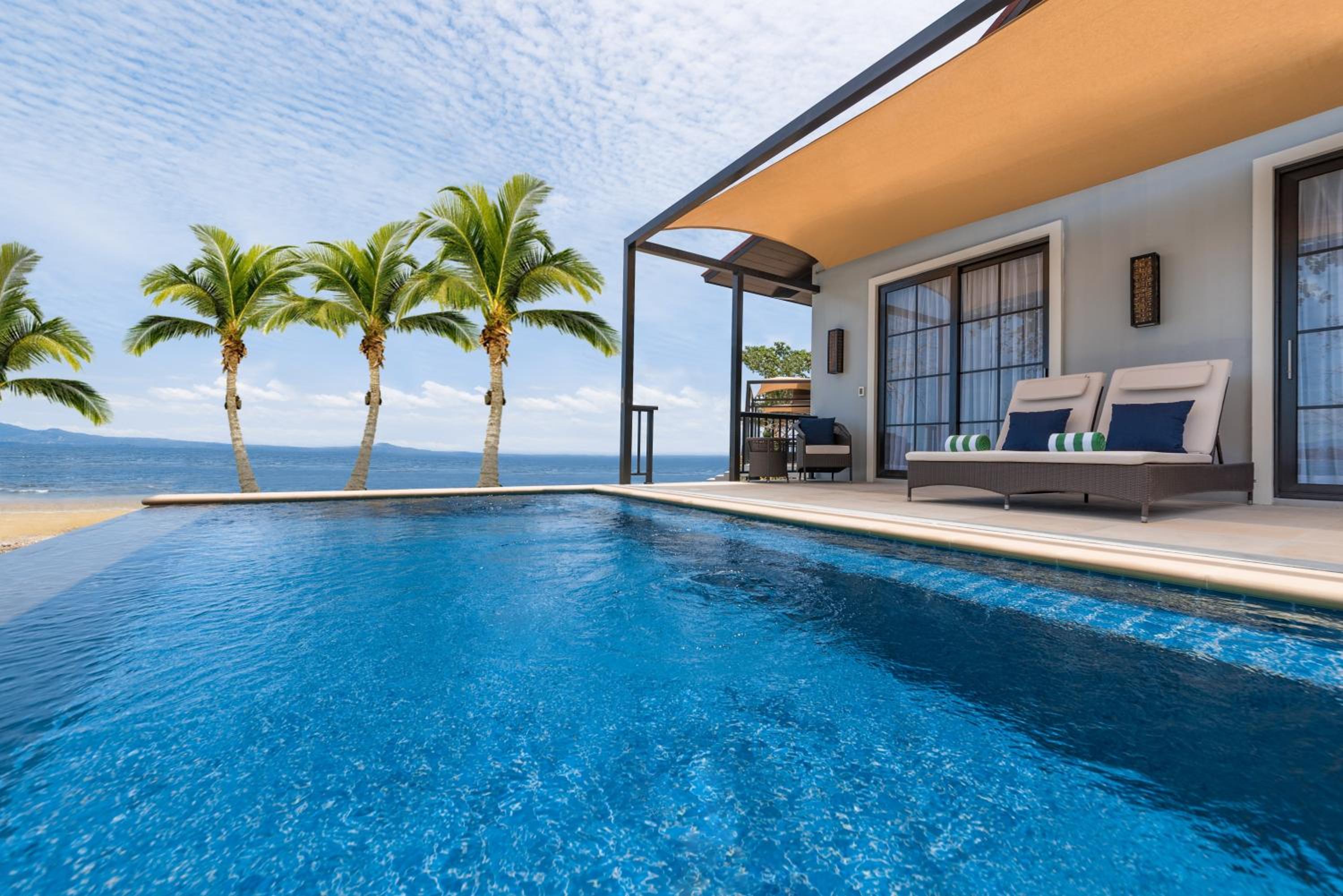 One Bedroom Ocean Suite with Pool - Photo 3