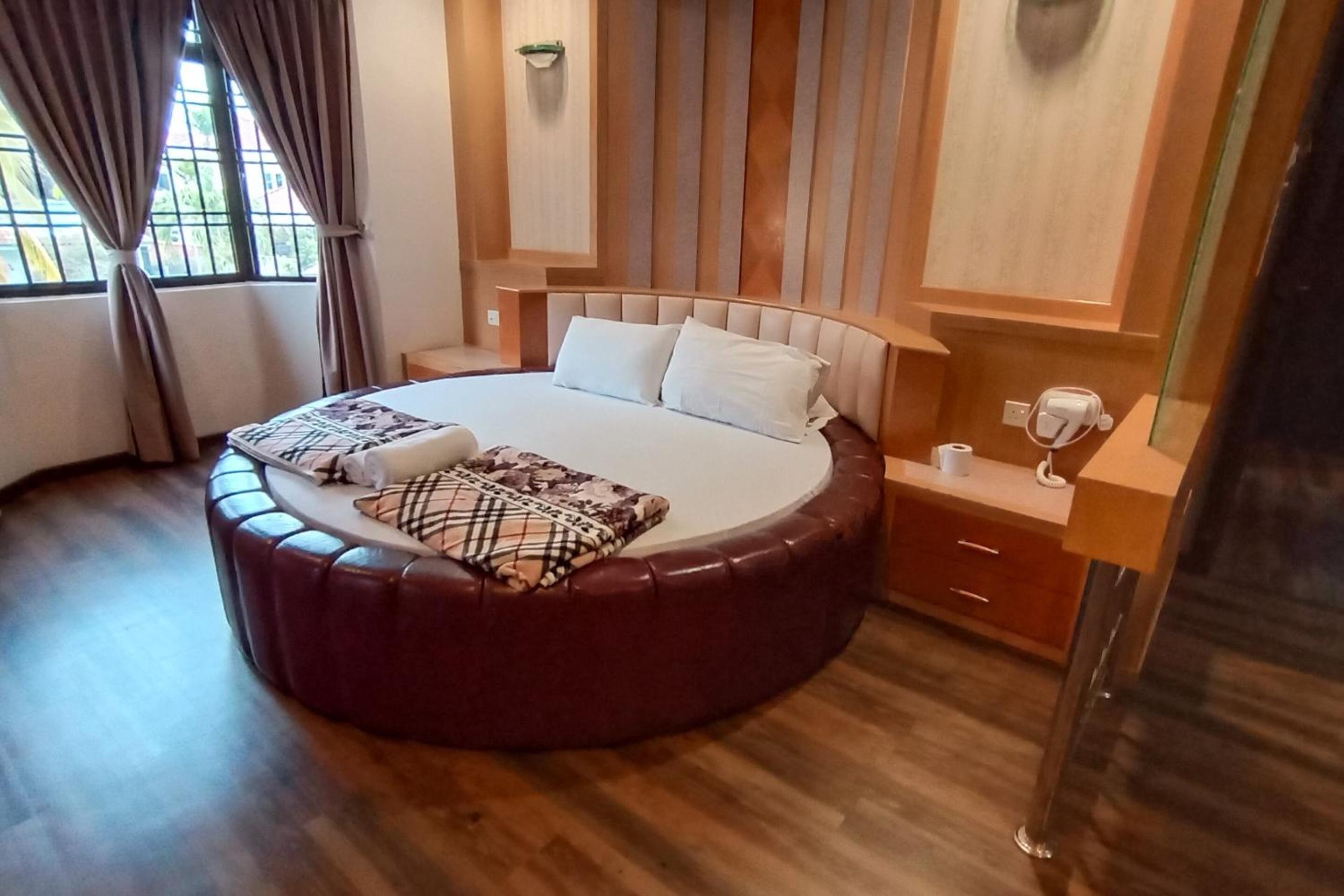 Deluxe King Room photo 2