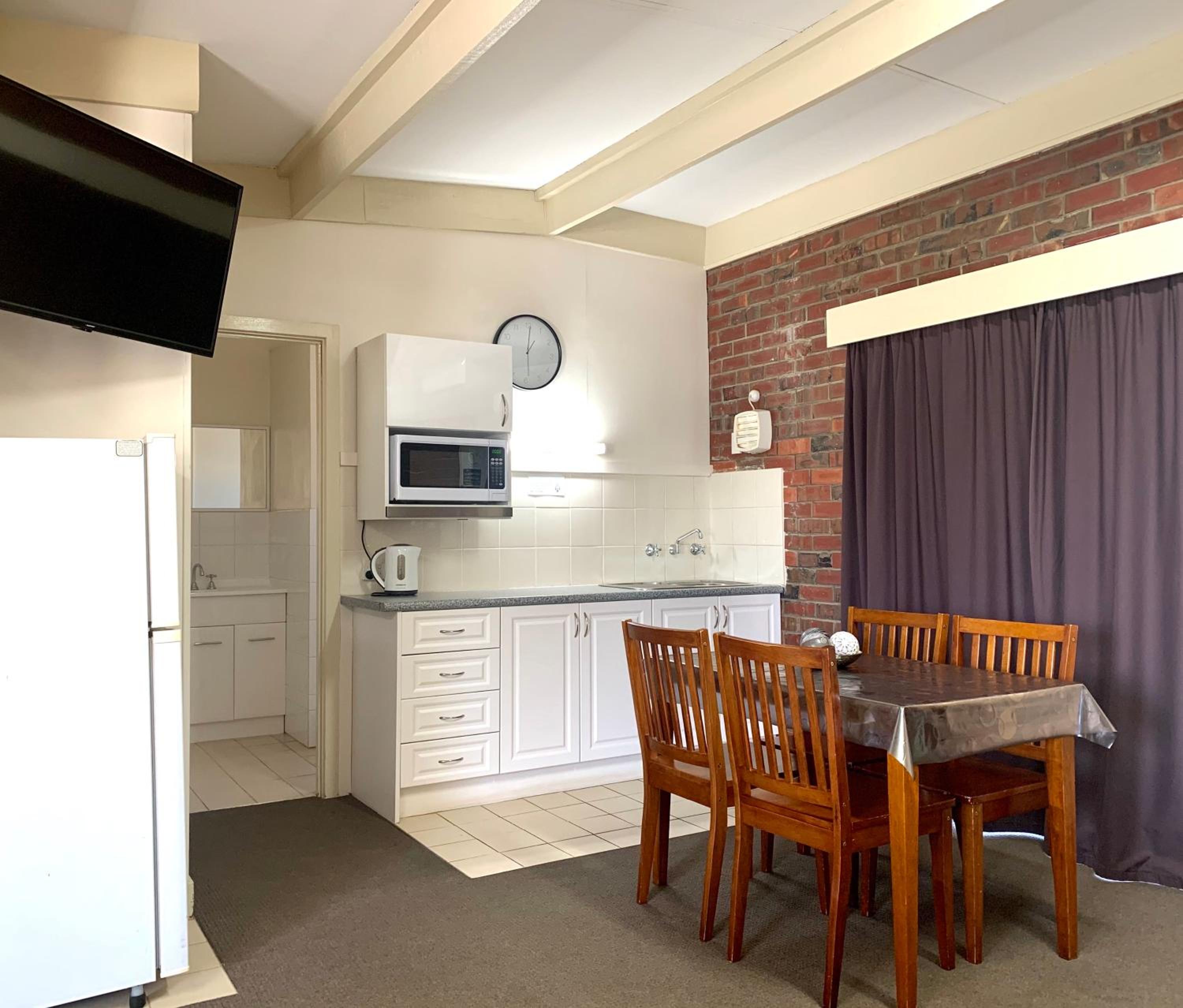 Apartment with Balcony photo 3