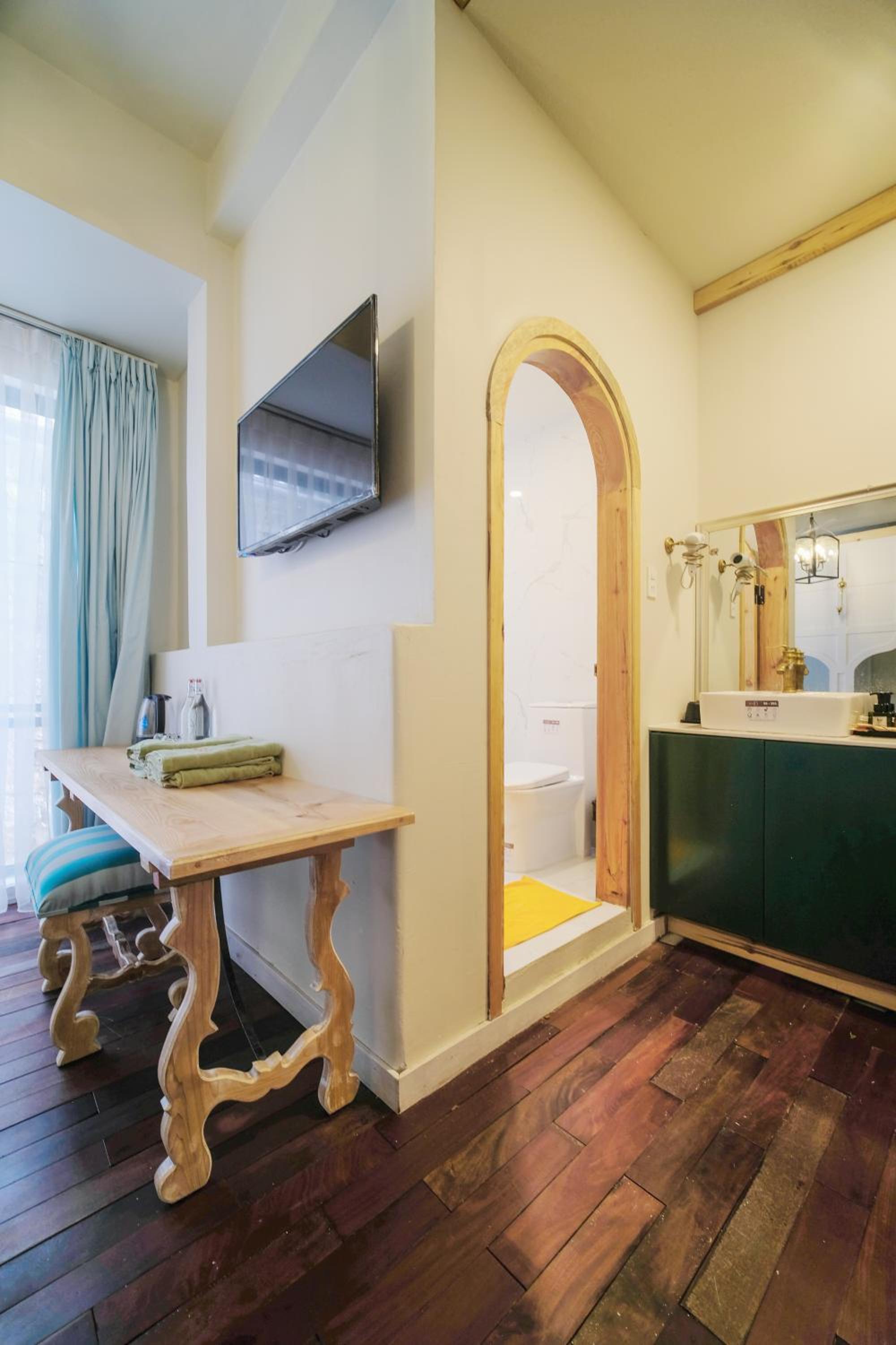 Quadruple Room with Private Bathroom - Photo 5