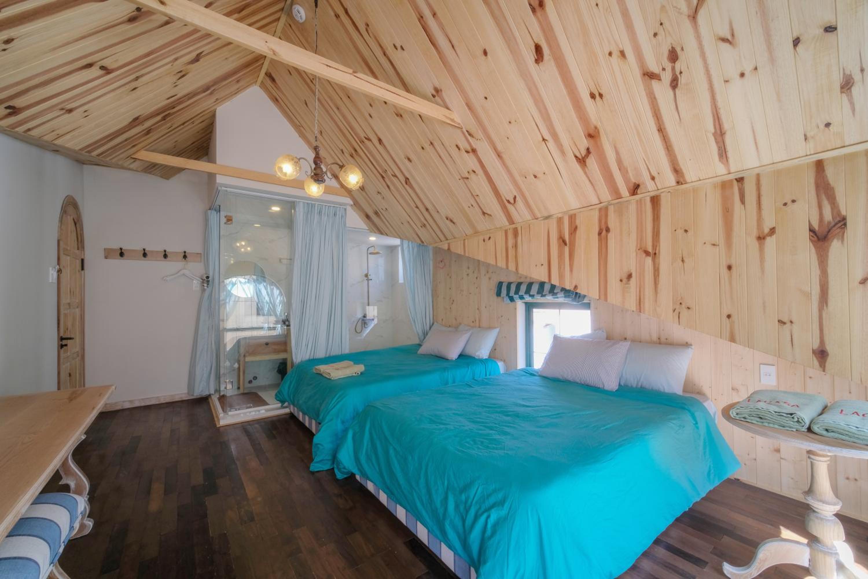 Quadruple Room with Private Bathroom - Photo 3