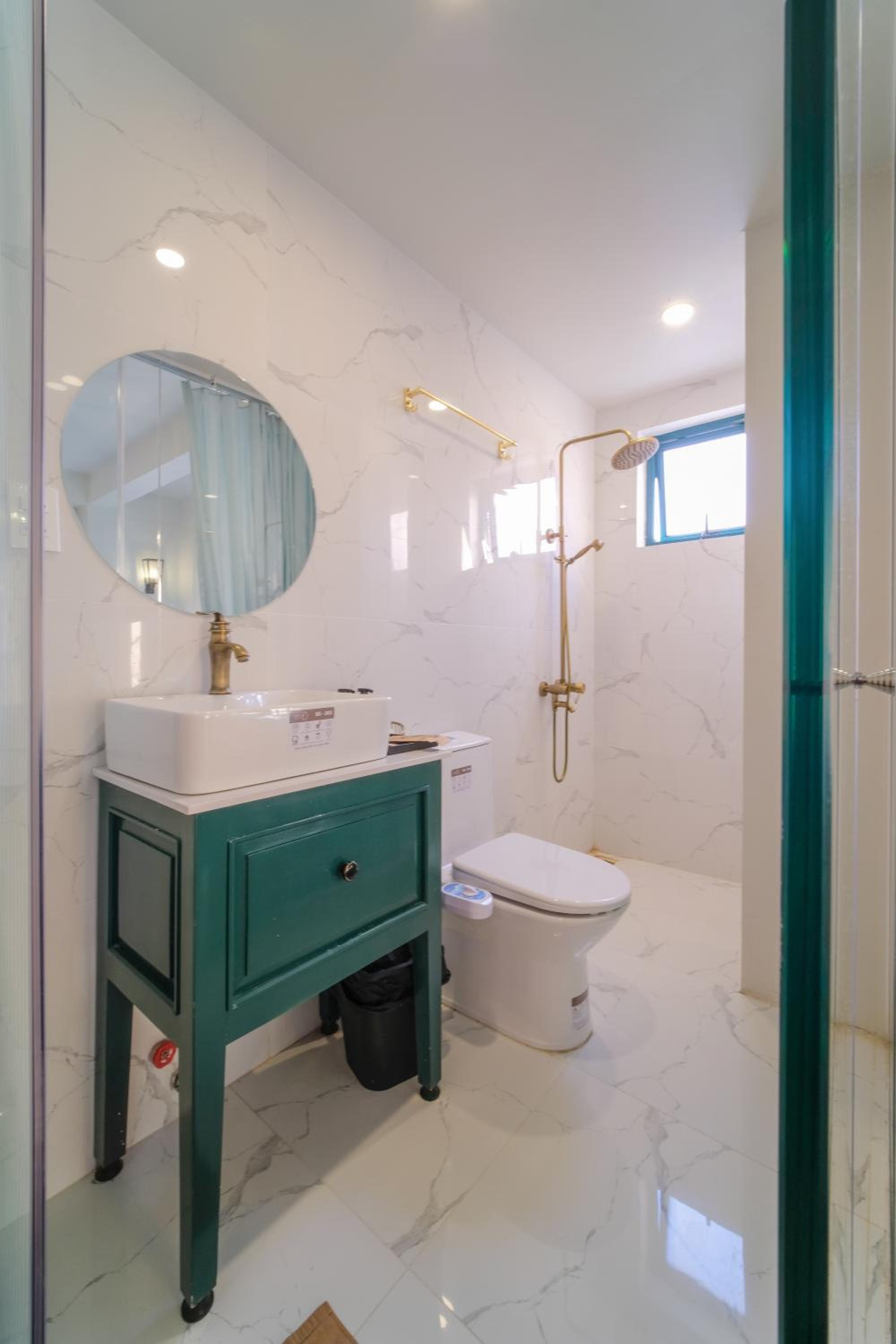 Quadruple Room with Private Bathroom - Photo 8