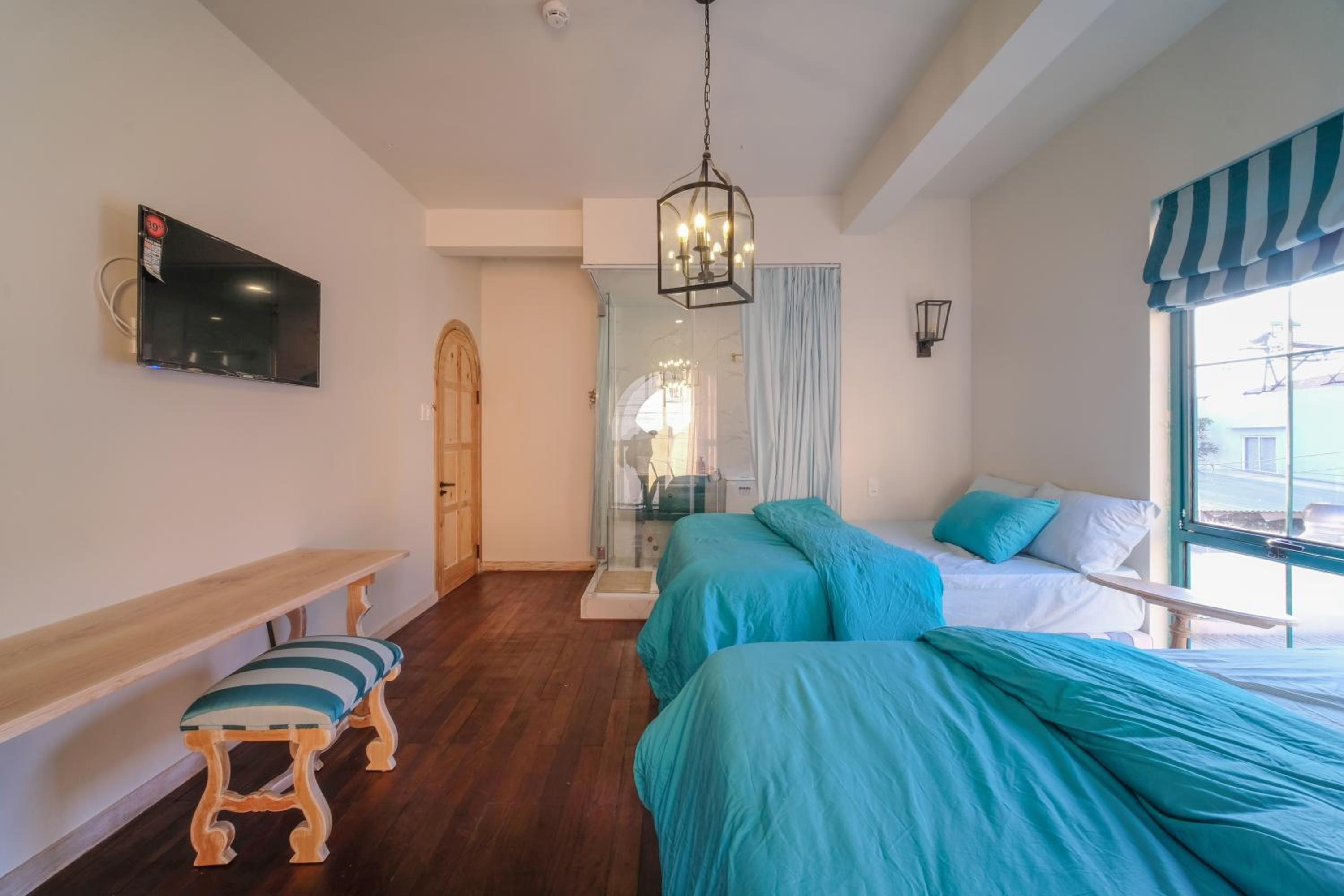 Quadruple Room with Private Bathroom - Photo 4