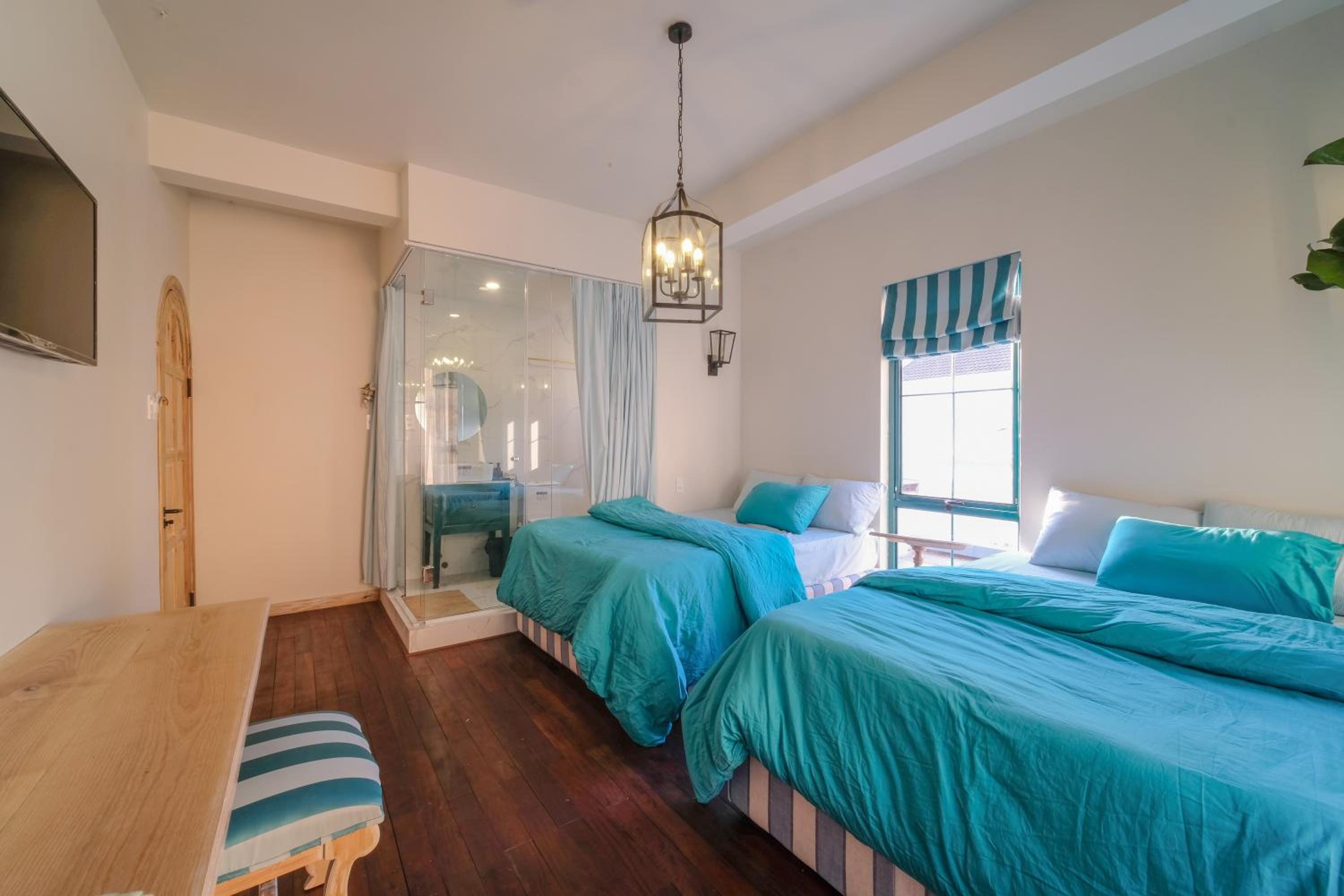 Quadruple Room with Private Bathroom - Photo 1