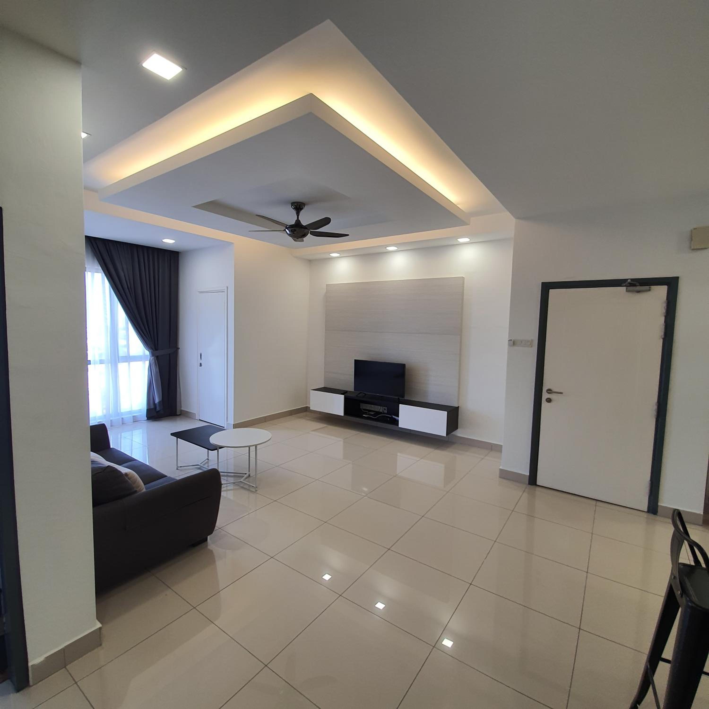 Superior Family Room - Photo 5