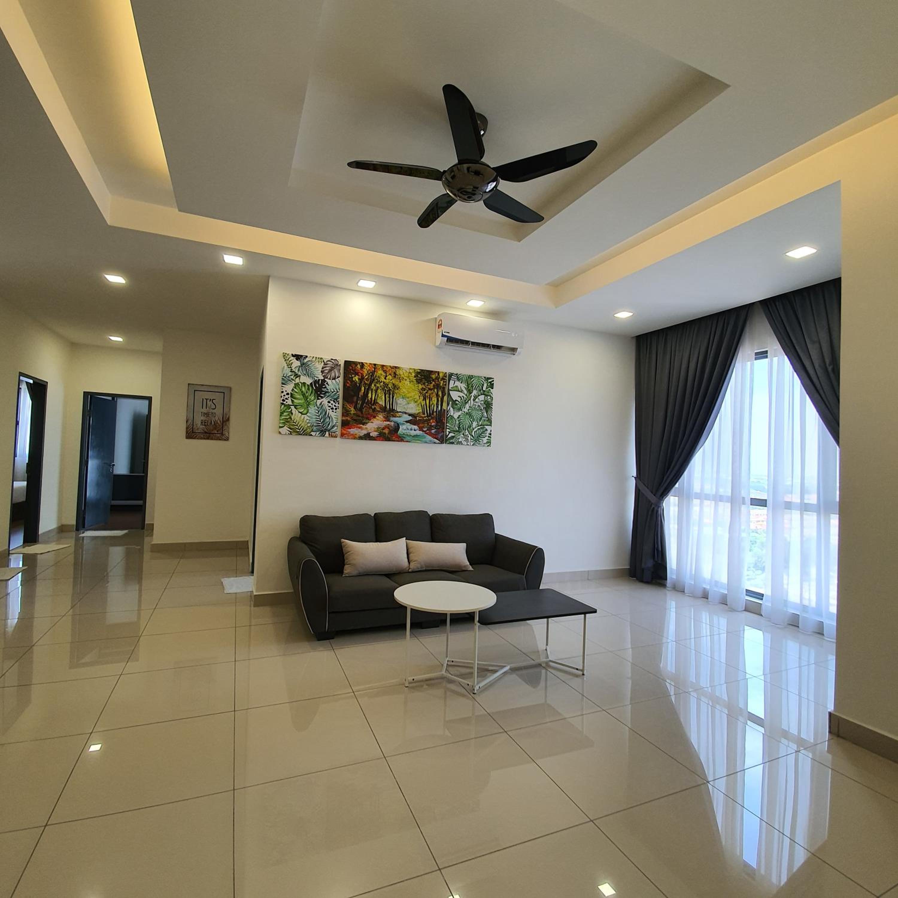 Superior Family Room - Photo 6