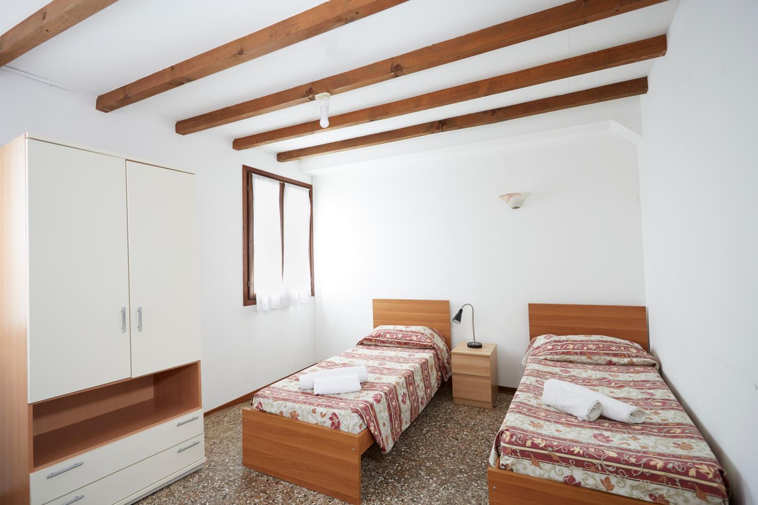 Camera Doppia con bagno condiviso