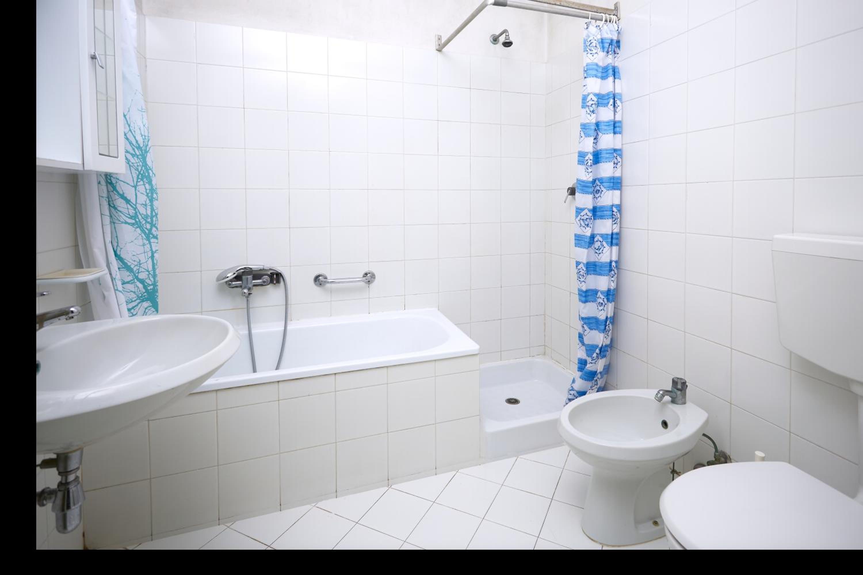Quadruple Room with Private Bathroom photo 2