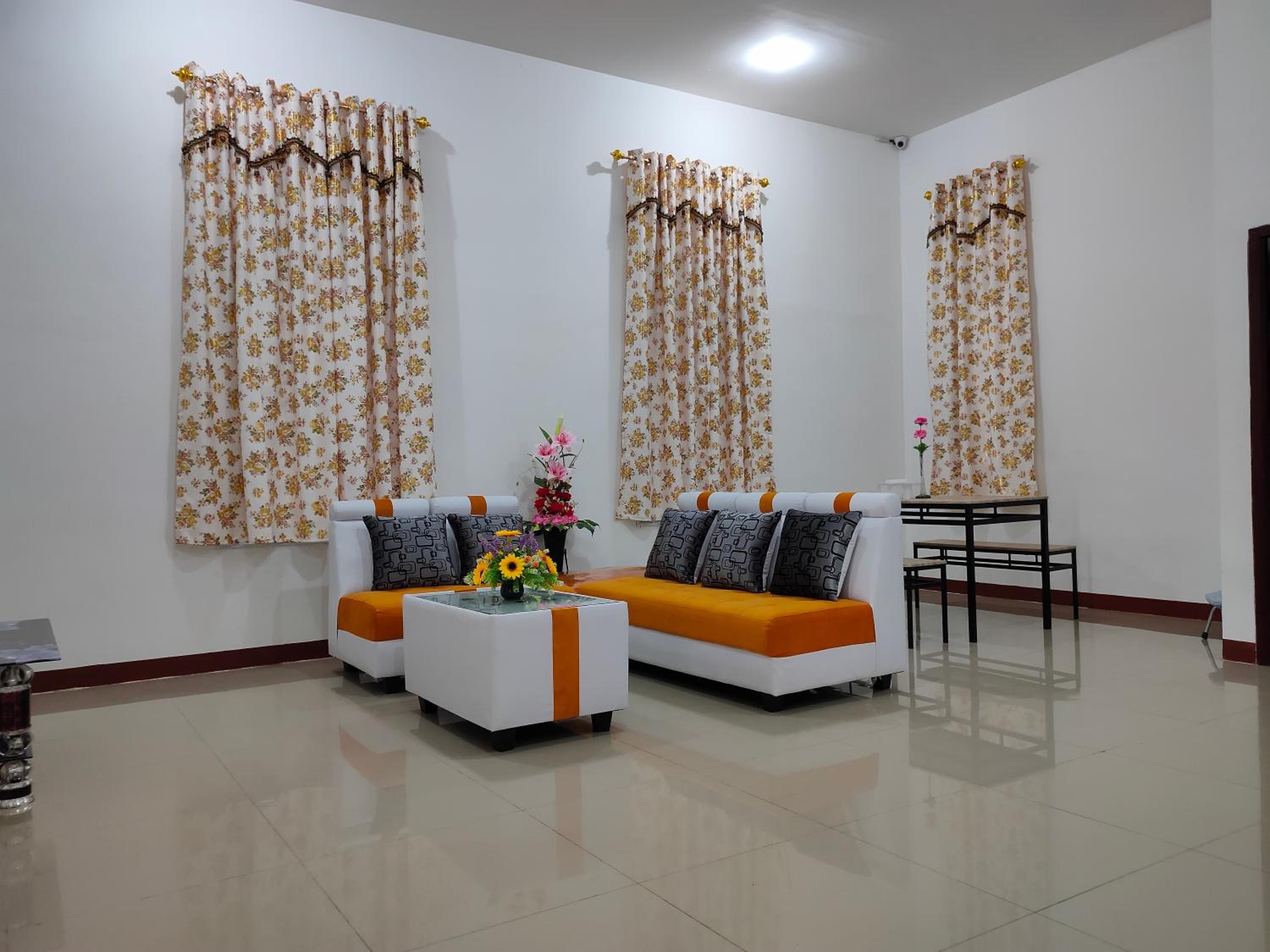 Four-Bedroom House photo 2