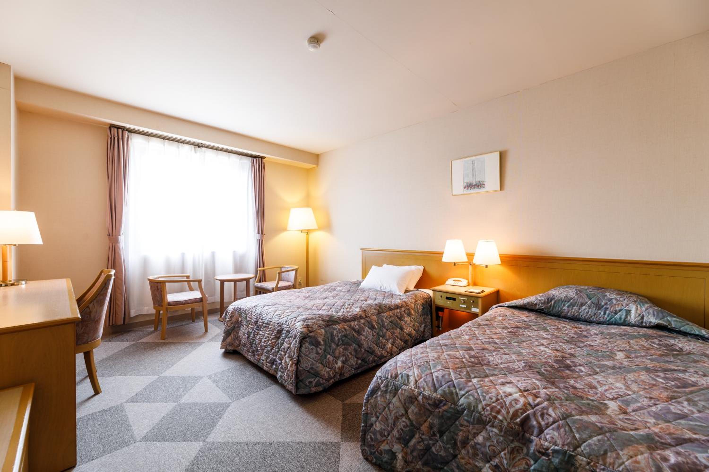 Twin Room - Non-Smoking - Photo 10