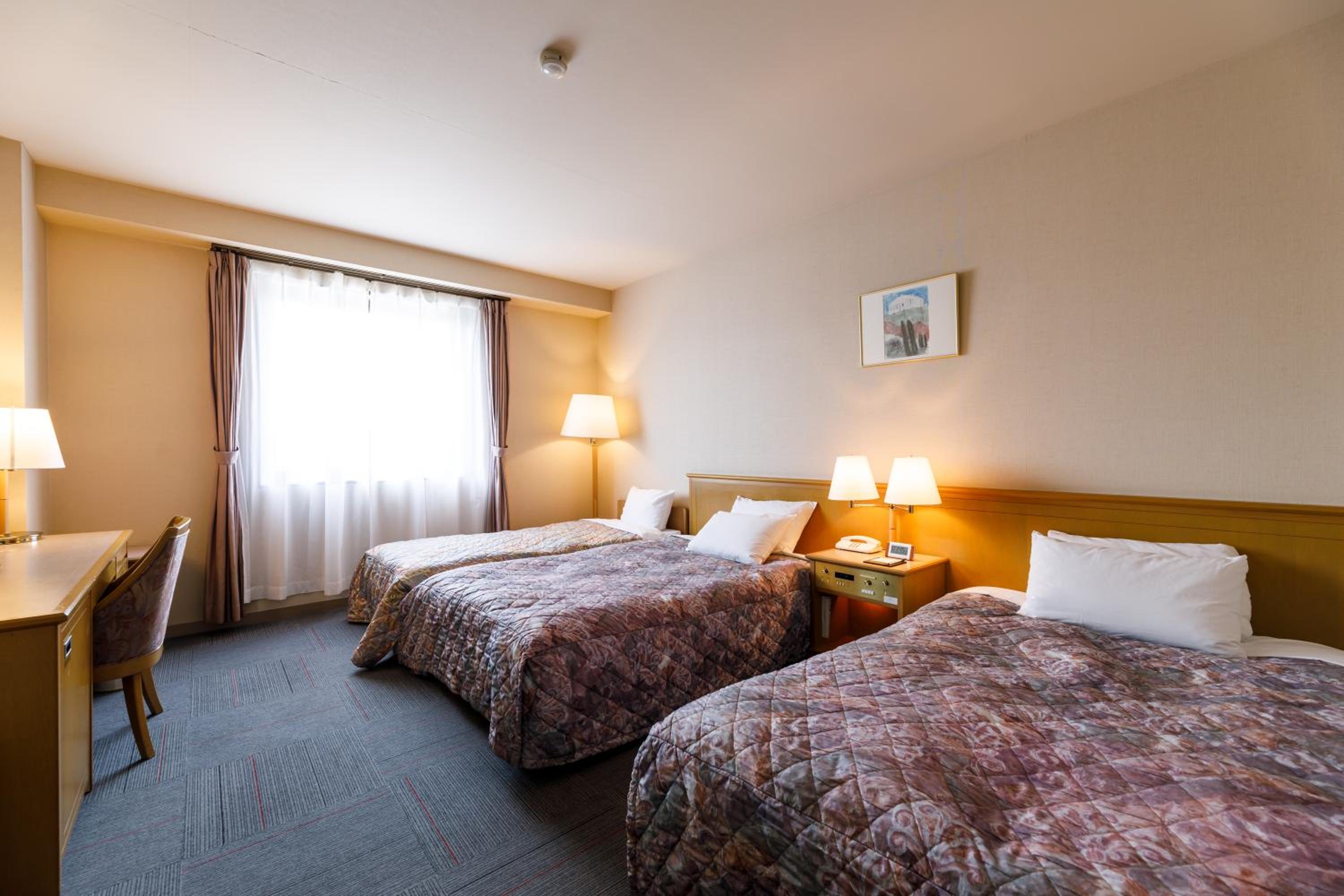 Twin Room - Non-Smoking - Photo 9