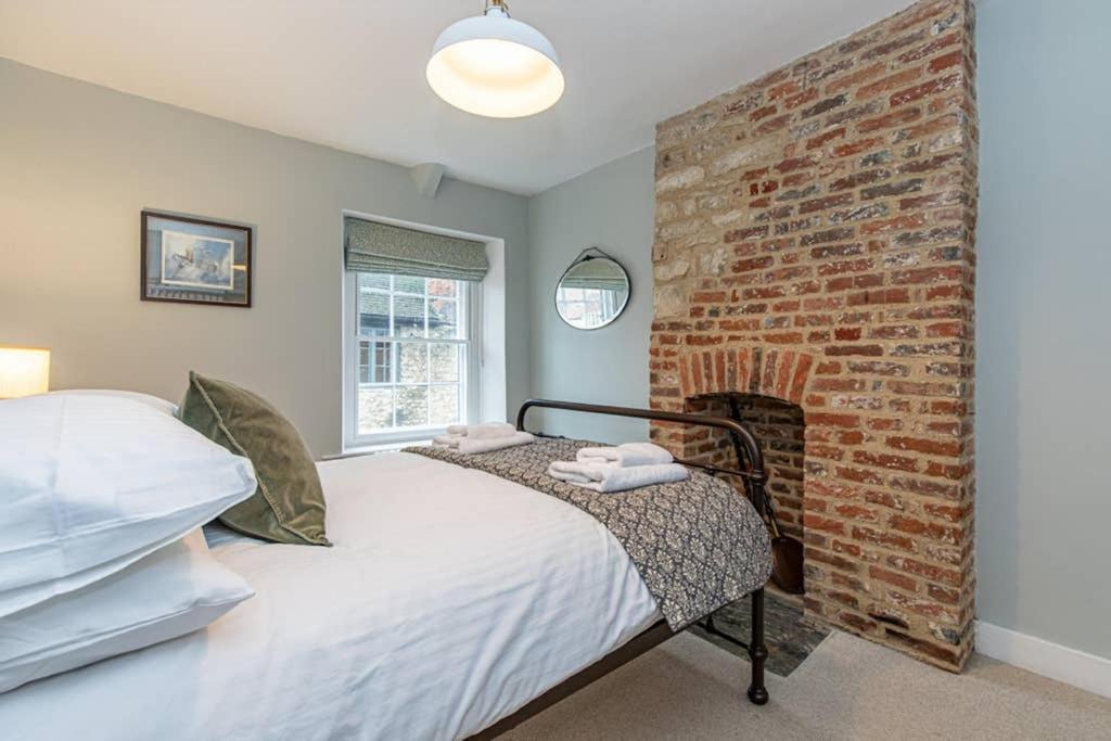 Two-Bedroom House - Photo 29