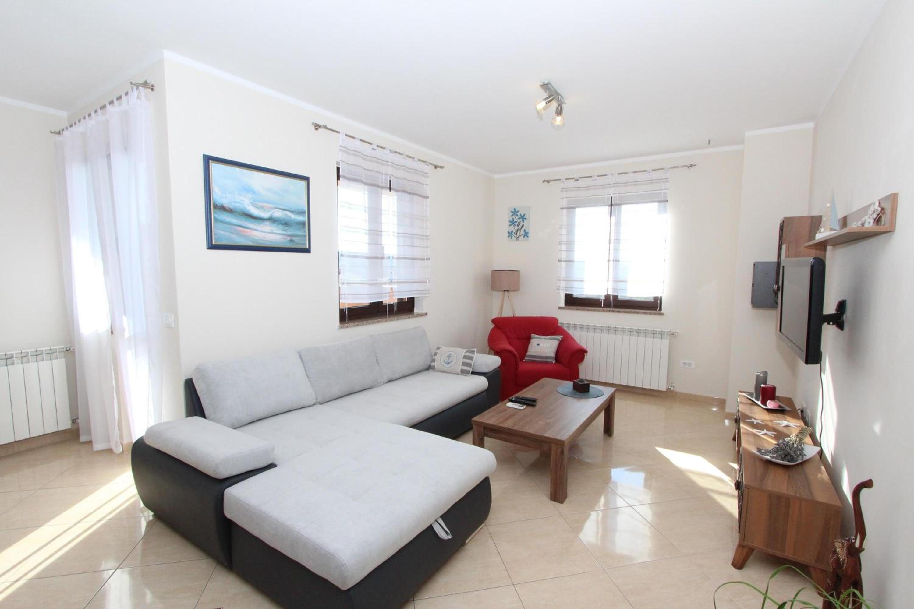 One-Bedroom Apartment photo 2