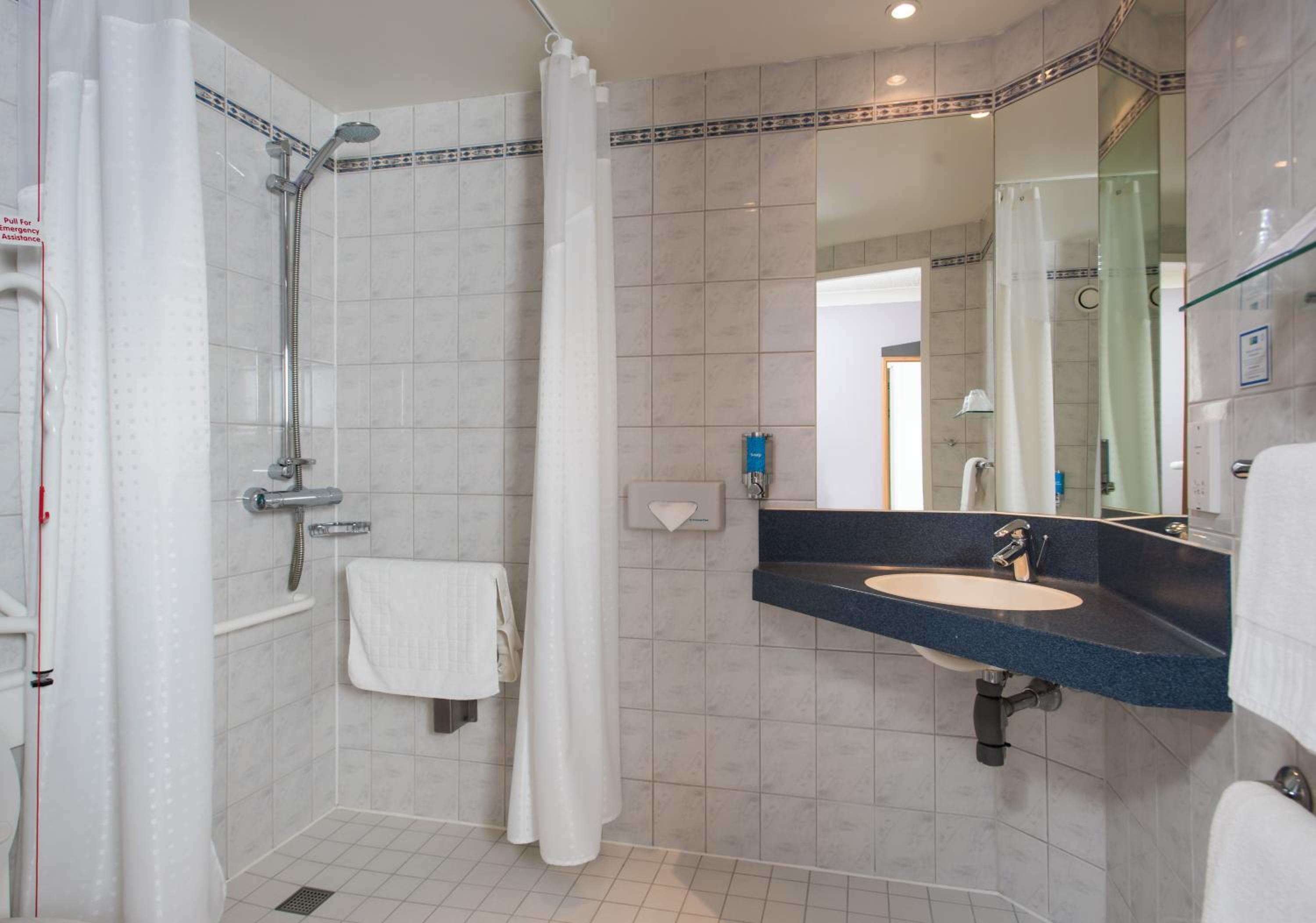 Double Room with Free Hot Breakfast - Accessible - Photo 5
