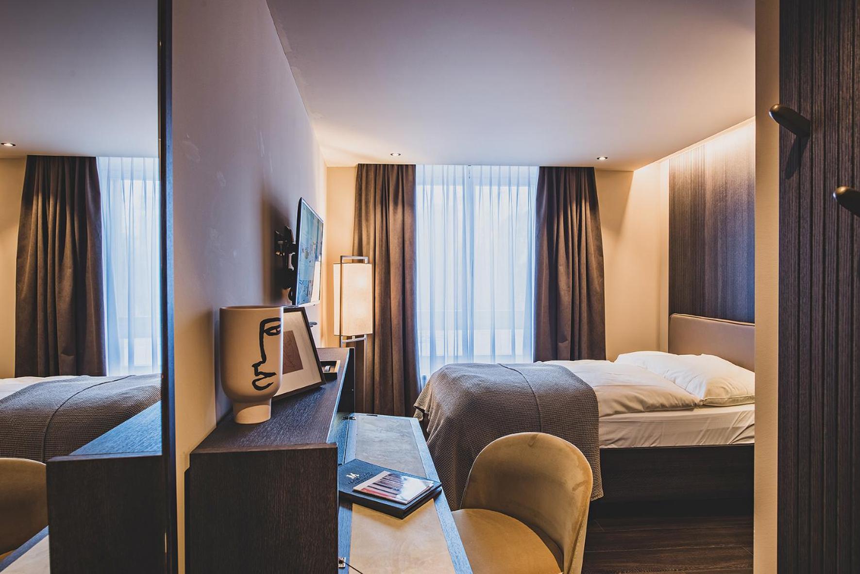 Standard Room, 1 Double or 2 Twin Beds
