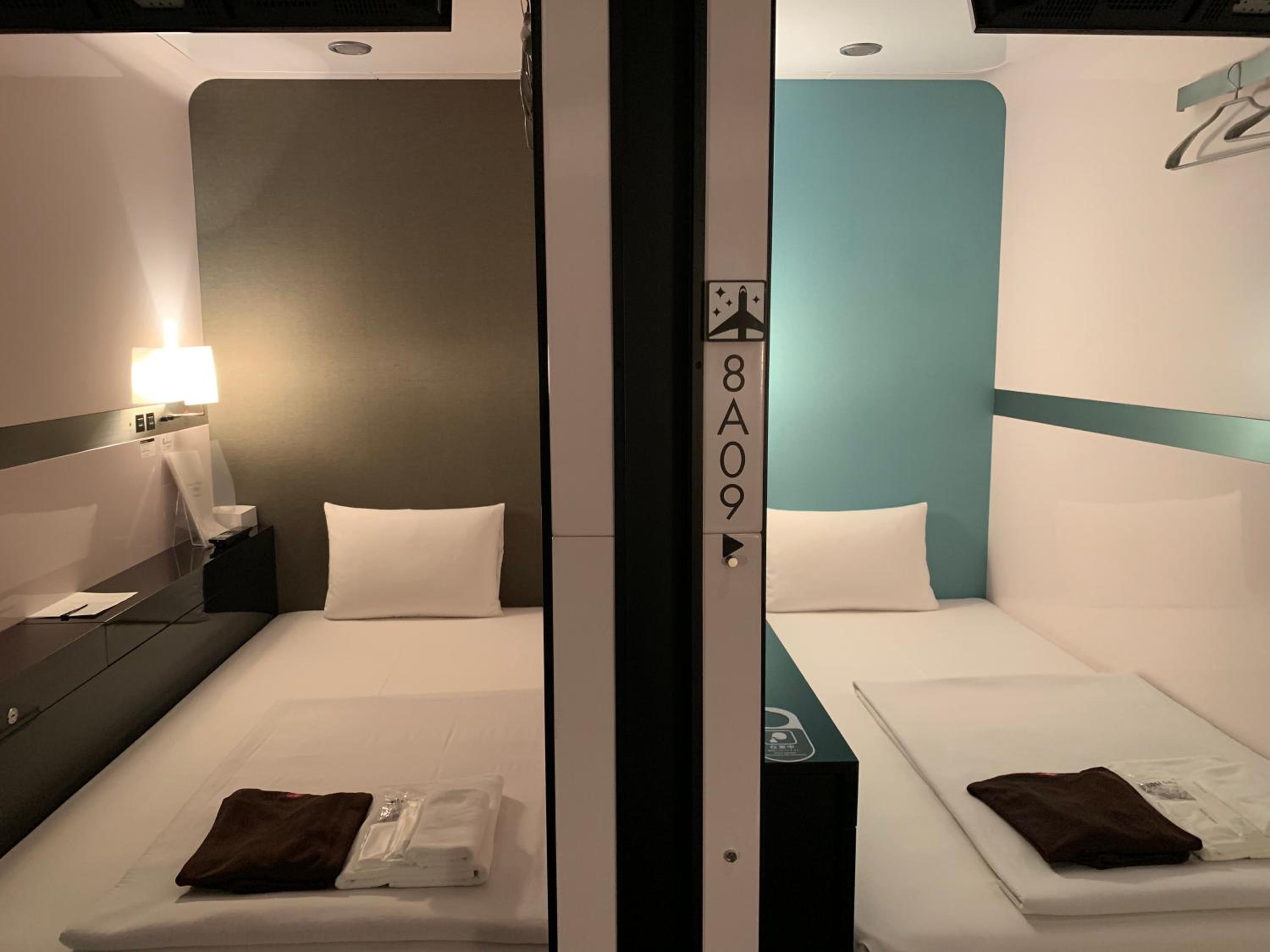 2 Business Class Cabins - Female photo 1