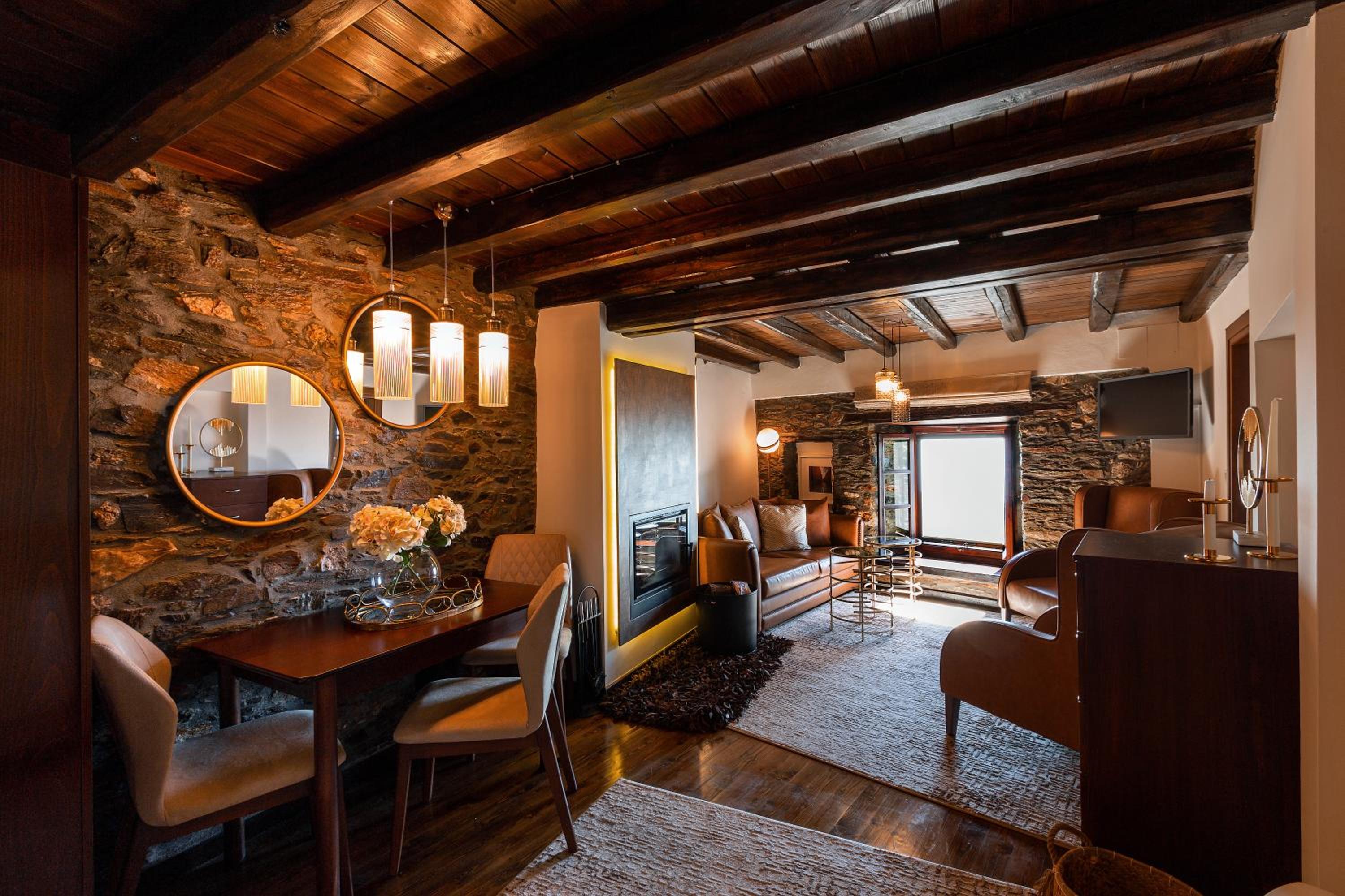 Superior Suite - Photo 6