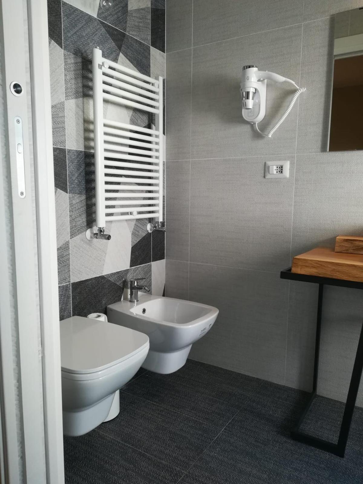 Deluxe Double Room with Balcony photo 3