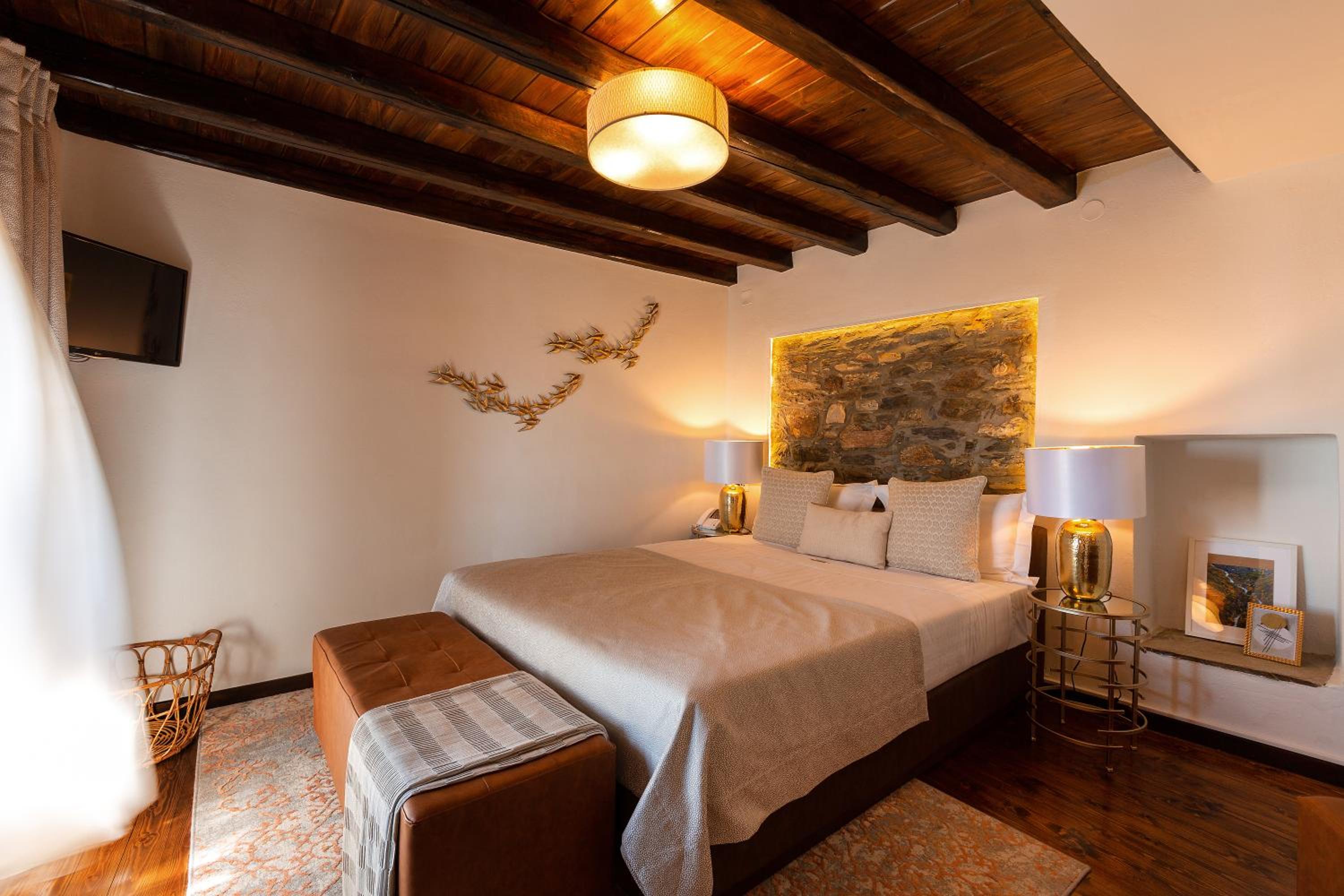 Superior Suite - Photo 5